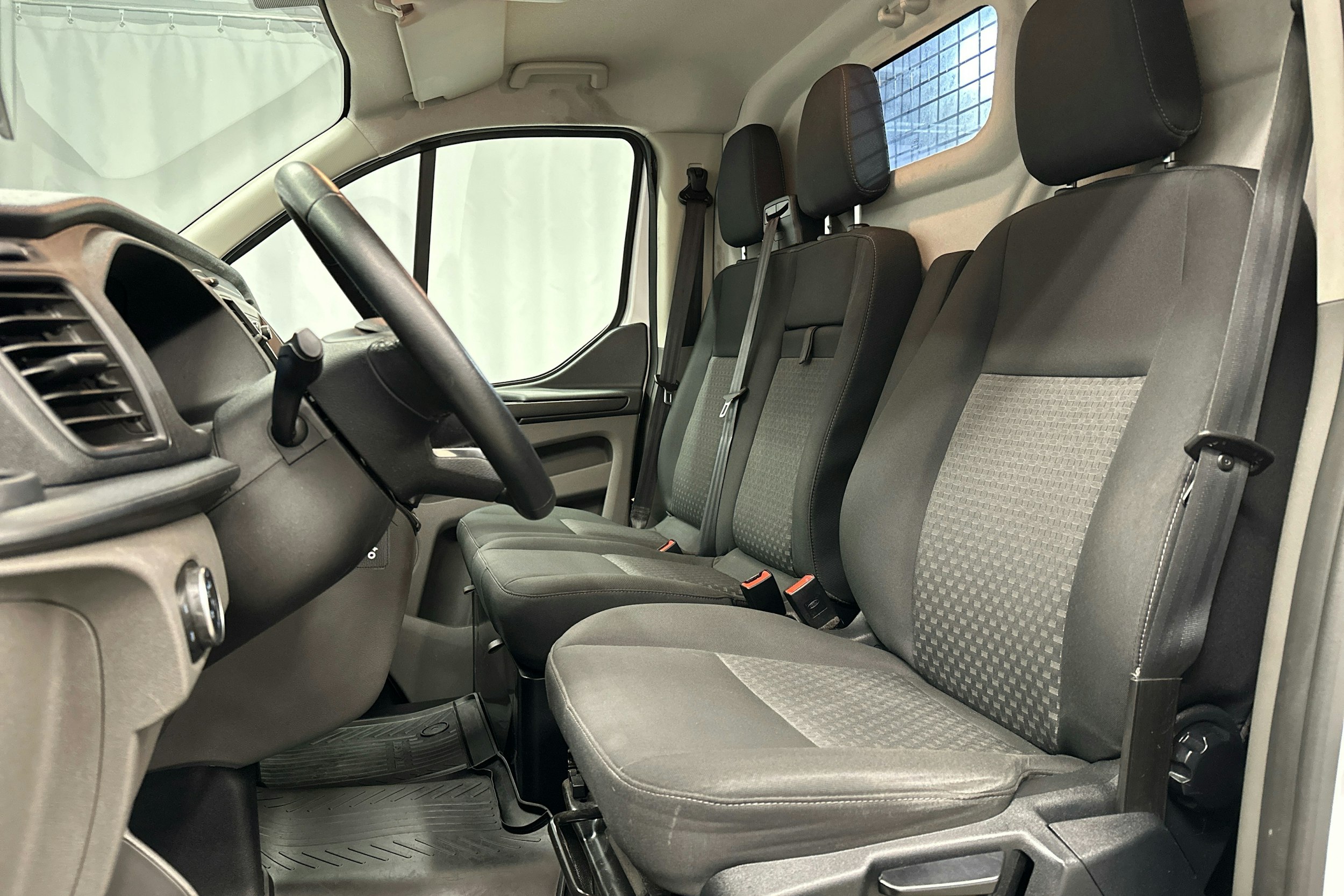 valkoinen Ford Transit Custom 2020 kuva 15.