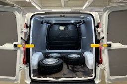 valkoinen Ford Transit Custom 2020 kuva 16.