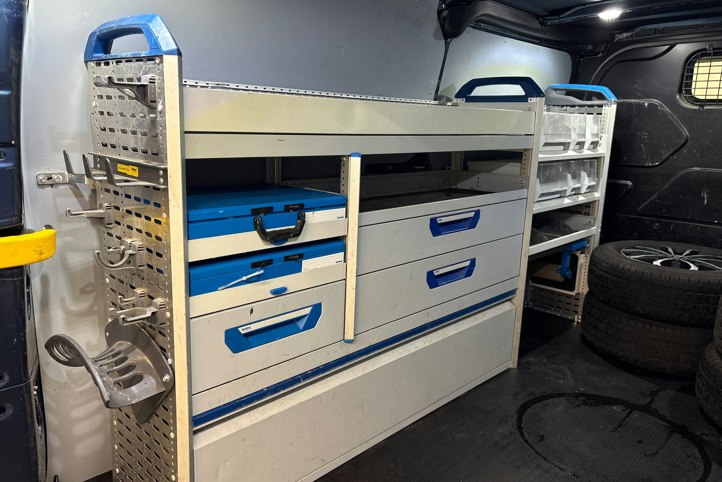 sininen Ford Transit Custom 2020 kuva 13.