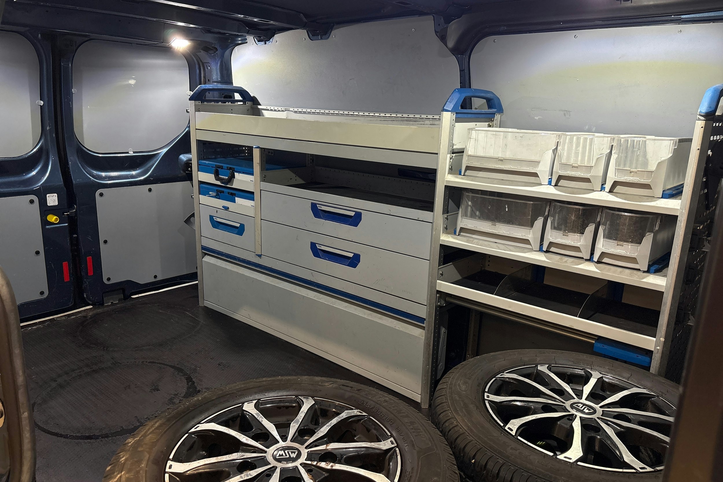 sininen Ford Transit Custom 2020 kuva 17.