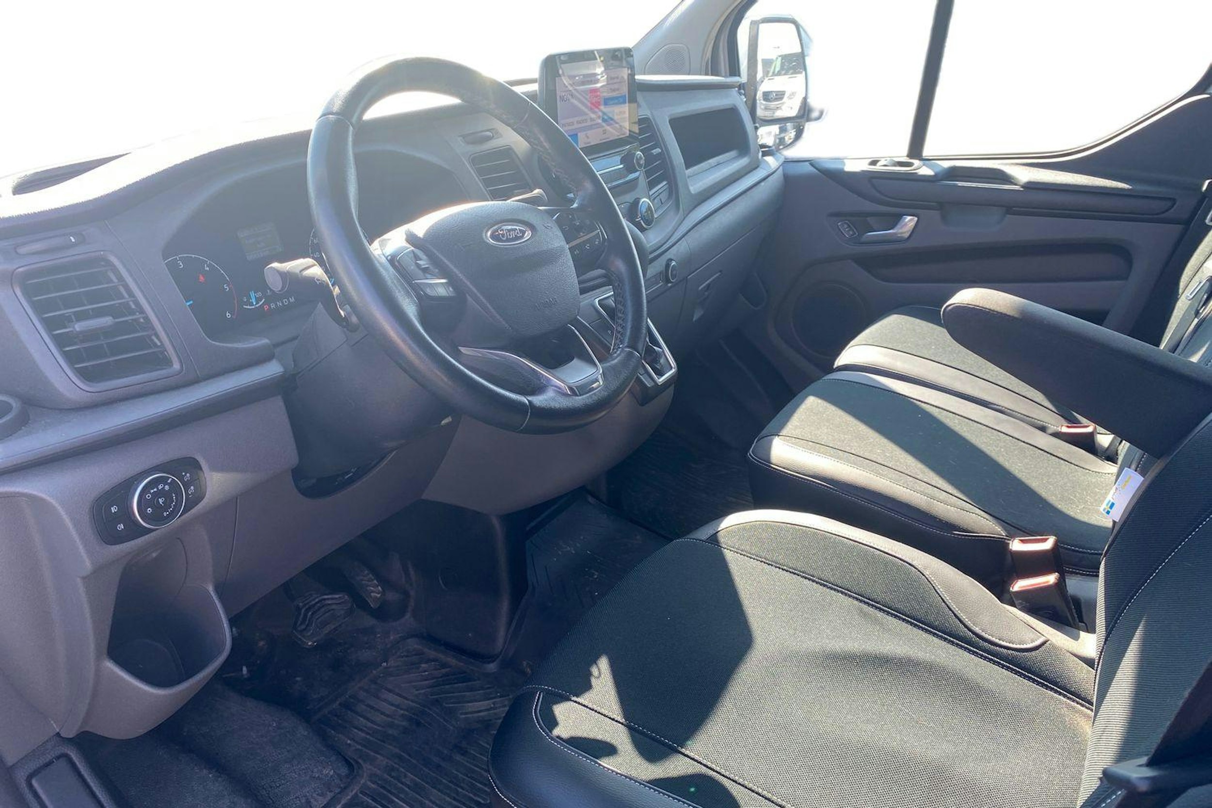 valkoinen Ford Transit Custom 2020 kuva 3.