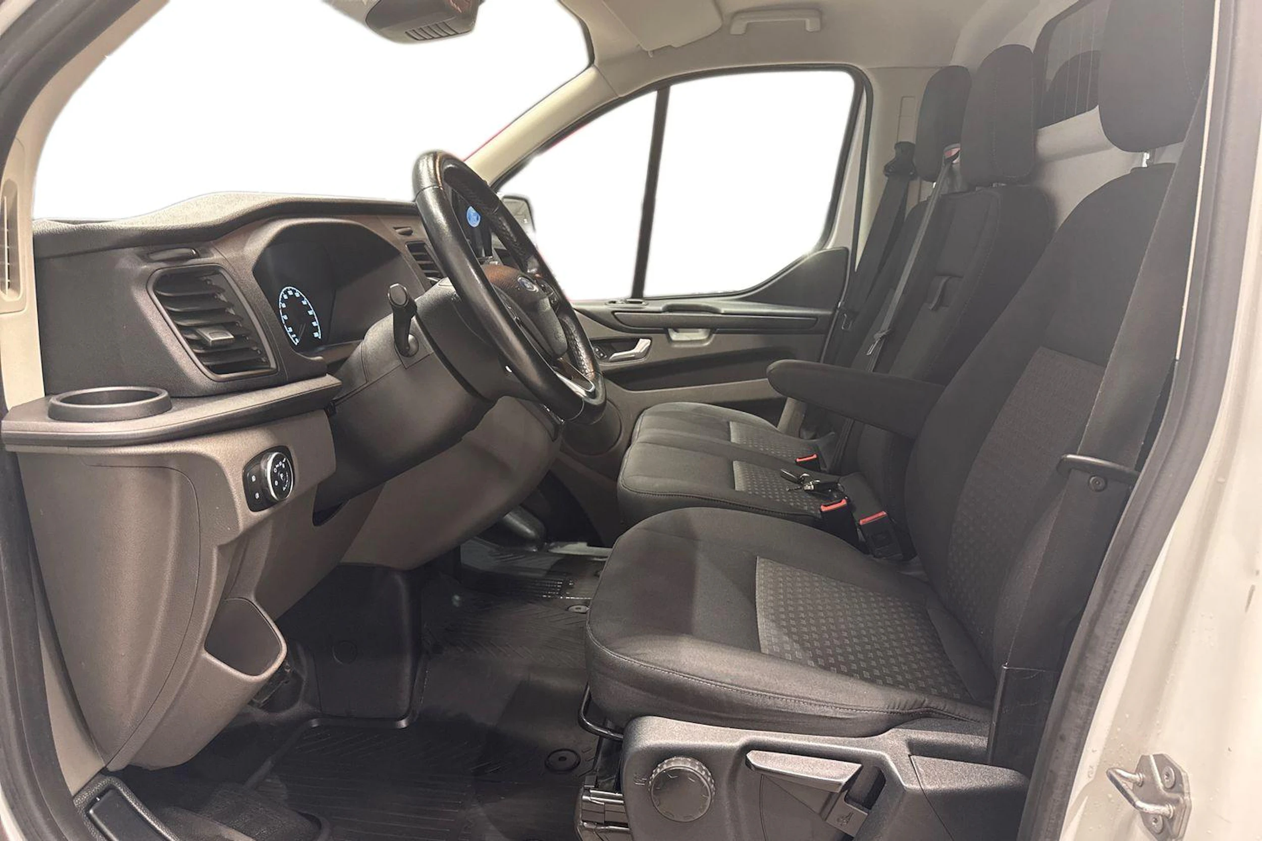 valkoinen Ford Transit Custom 2020 kuva 9.