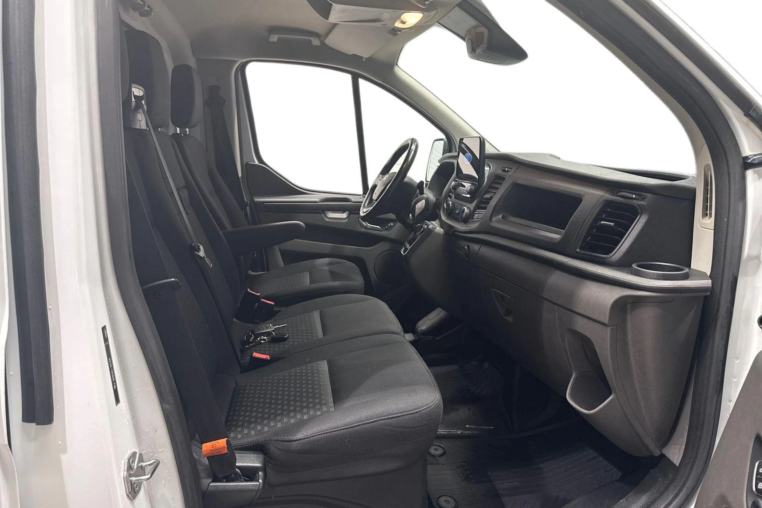 valkoinen Ford Transit Custom 2020 kuva 11.