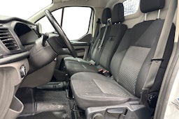valkoinen Ford Transit Custom 2020 kuva 7.
