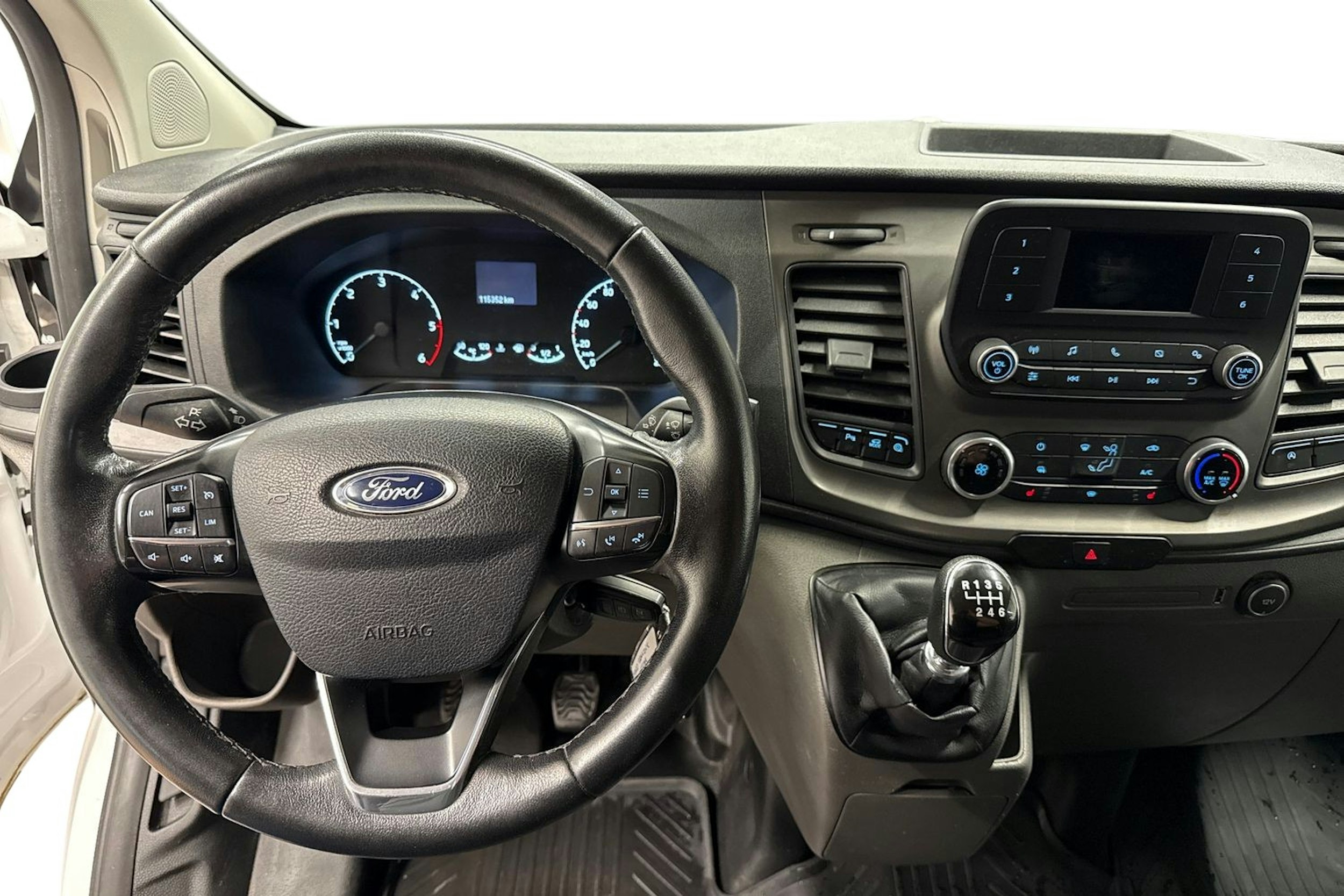 valkoinen Ford Transit Custom 2020 kuva 9.