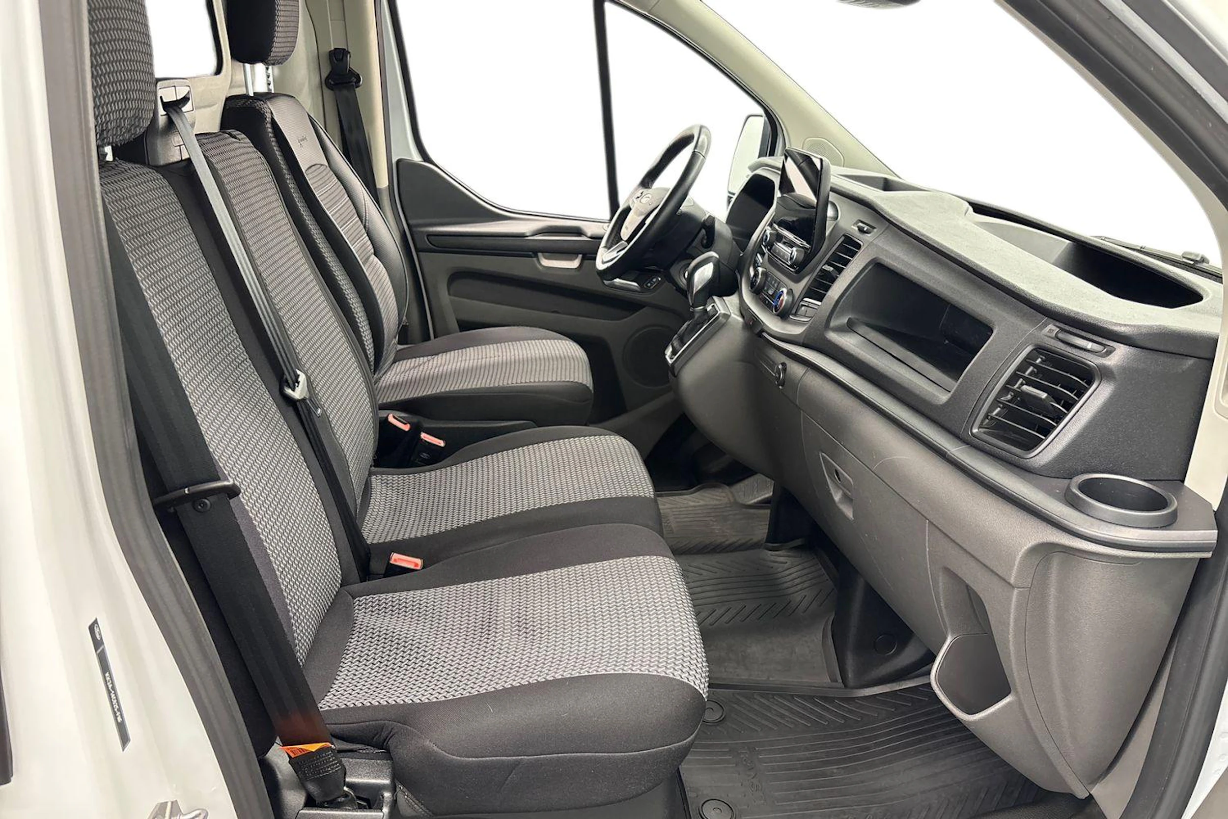 valkoinen Ford Transit Custom 2020 kuva 11.