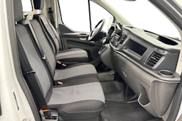 valkoinen Ford Transit Custom 2020 kuva 11.