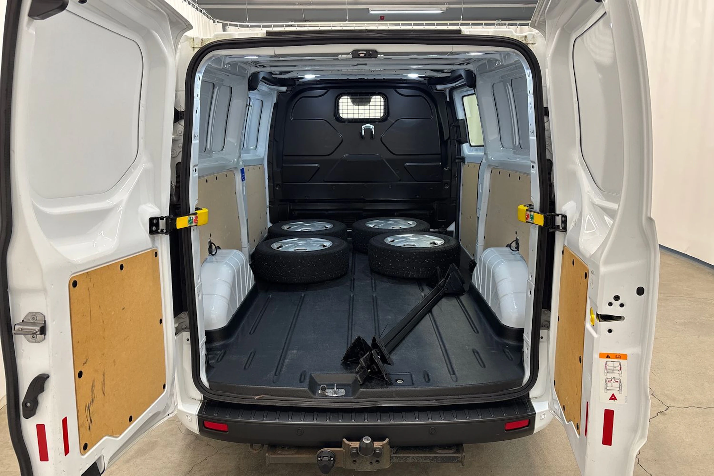 valkoinen Ford Transit Custom 2020 kuva 15.