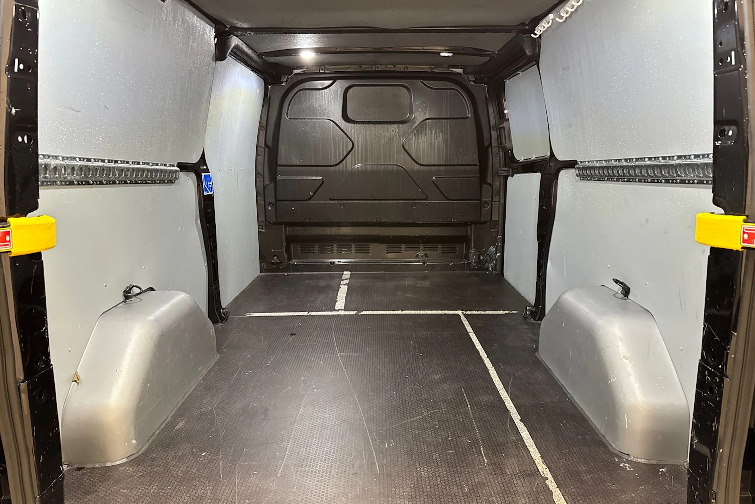 musta Ford Transit Custom 2020 kuva 27.