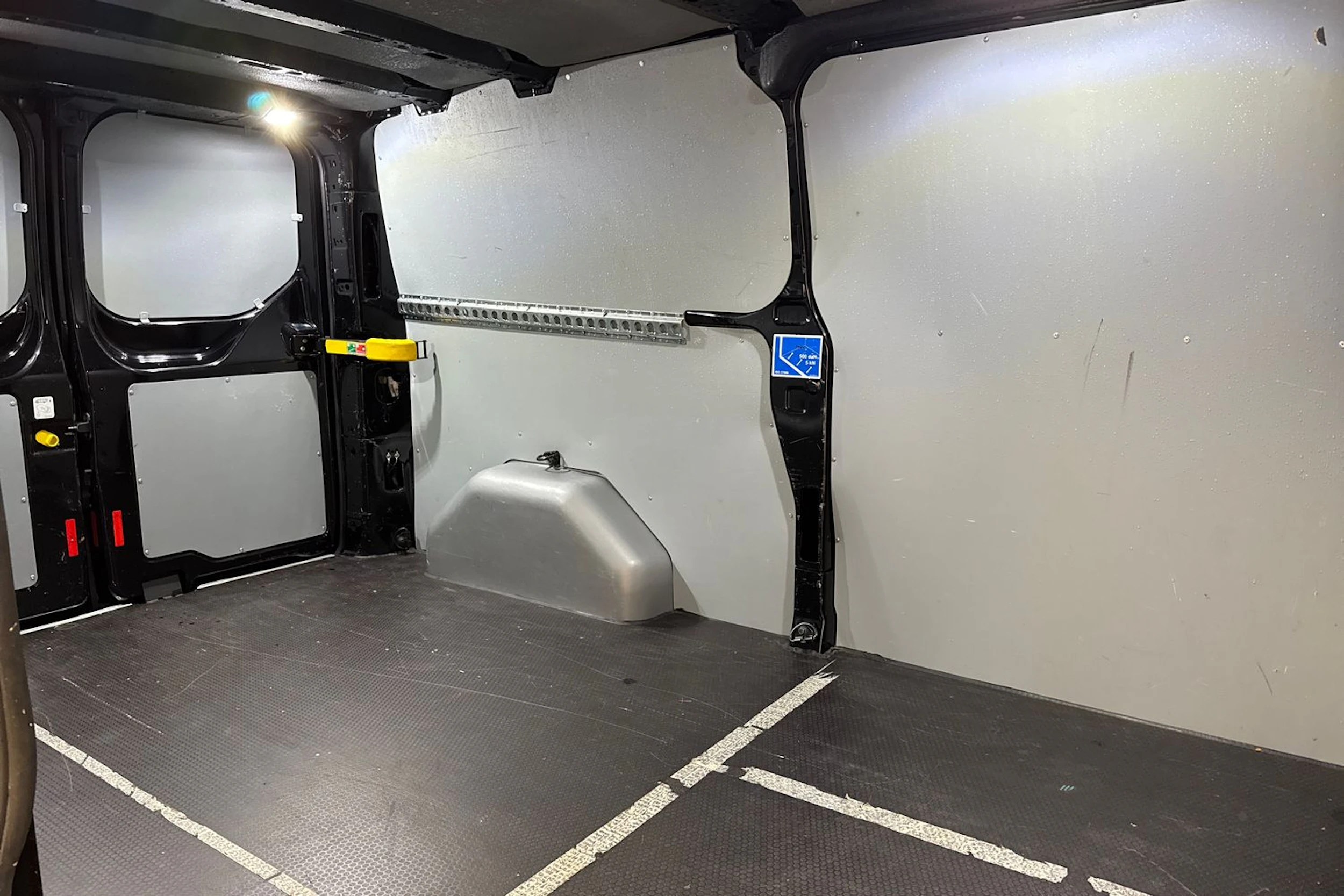 musta Ford Transit Custom 2020 kuva 28.
