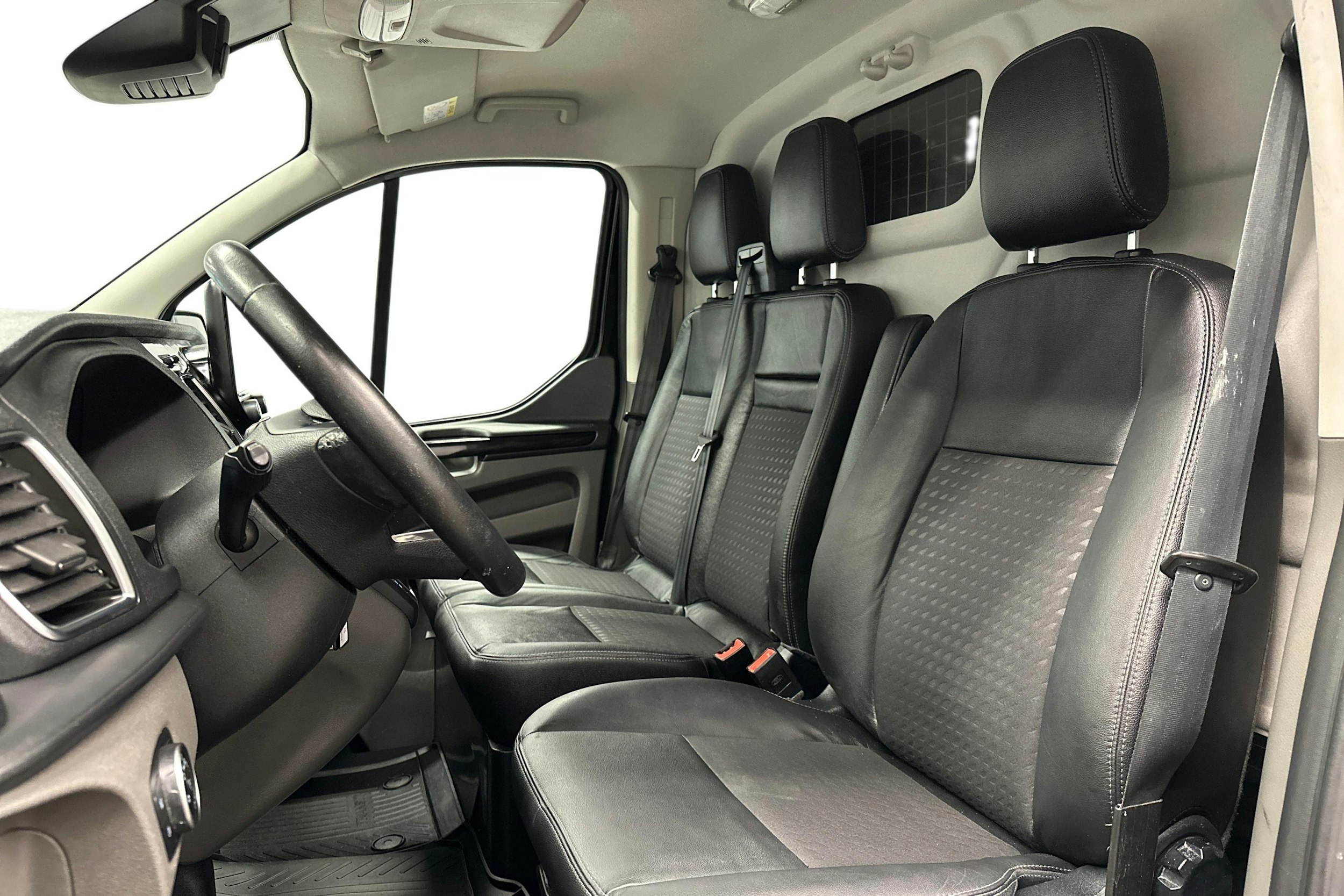 musta Ford Transit Custom 2020 kuva 8.