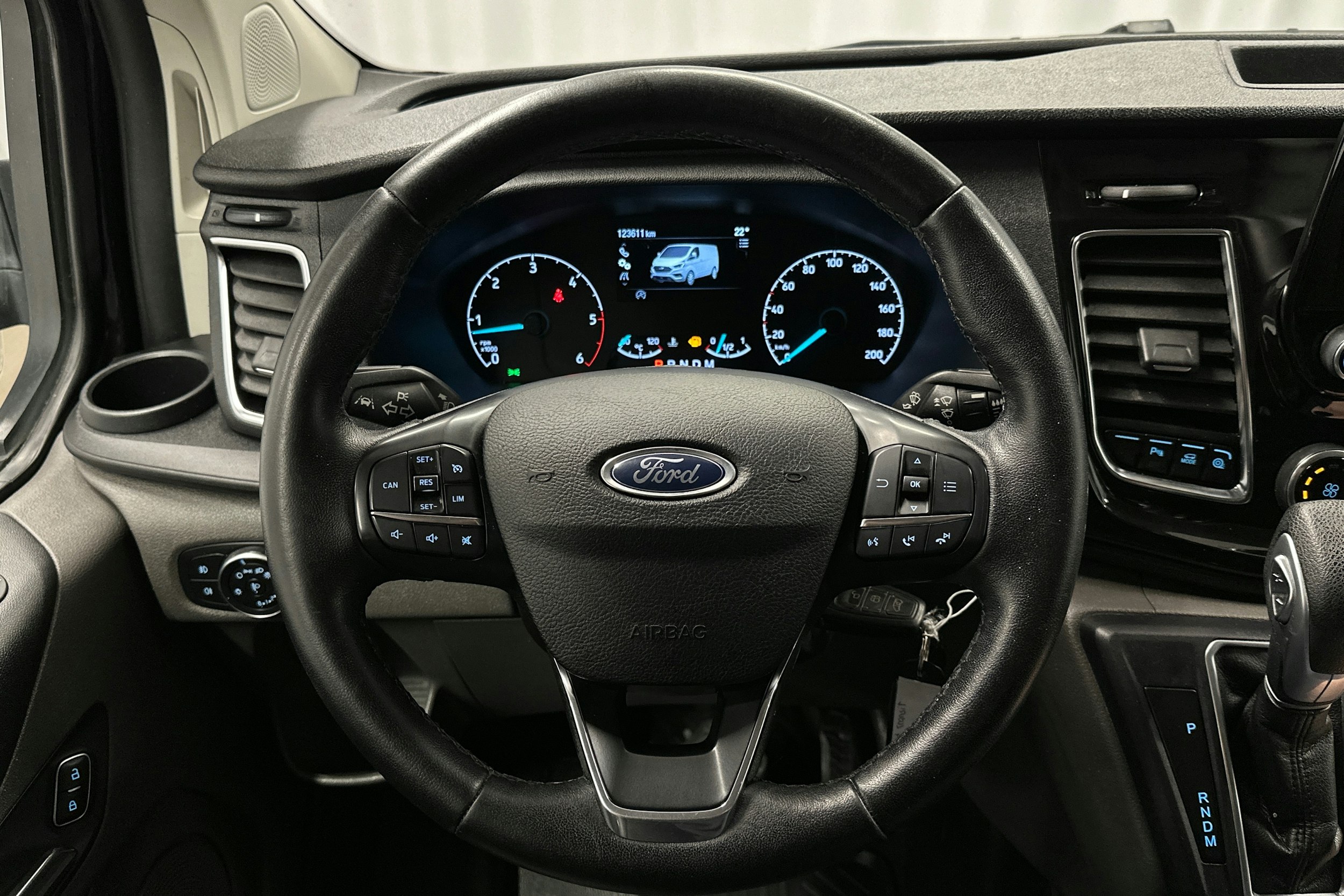musta Ford Transit Custom 2020 kuva 13.