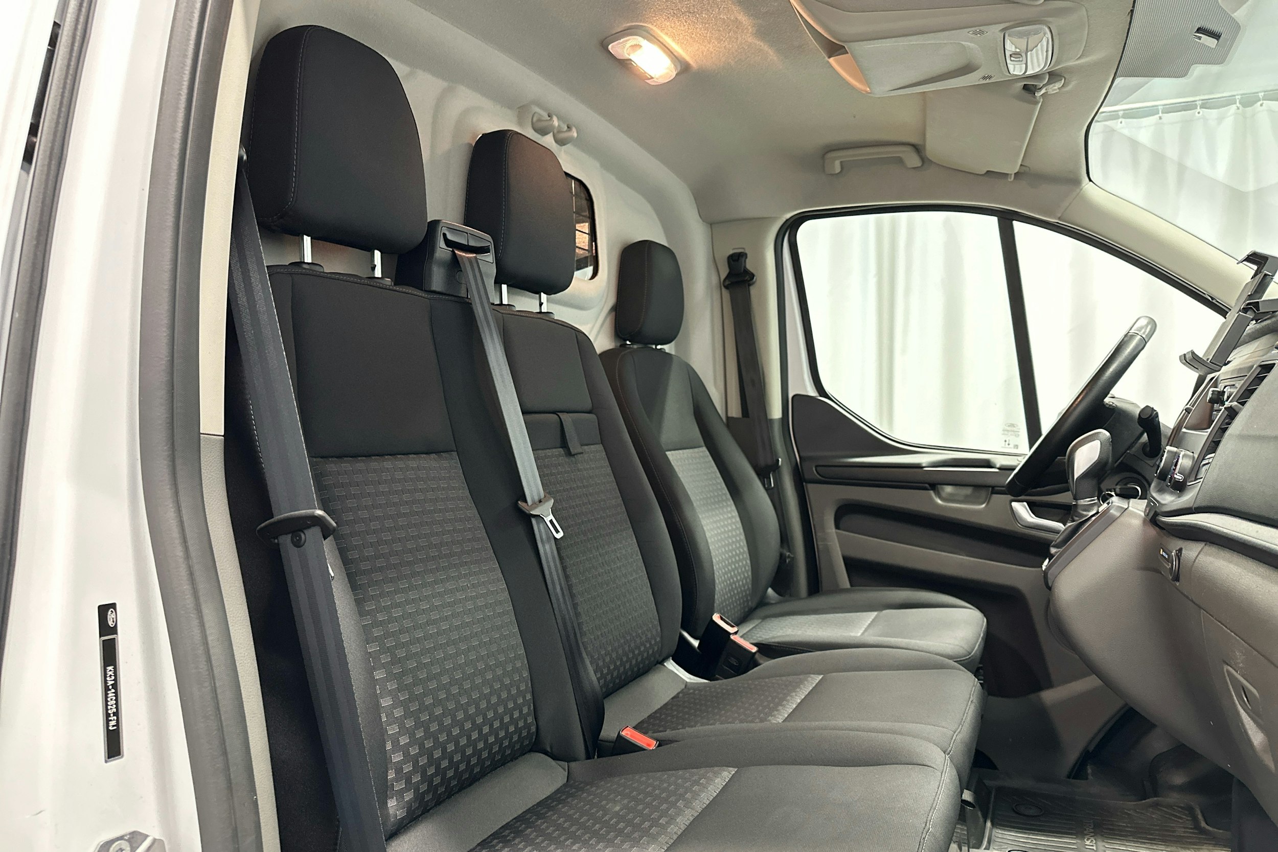 valkoinen Ford Transit Custom 2020 kuva 7.