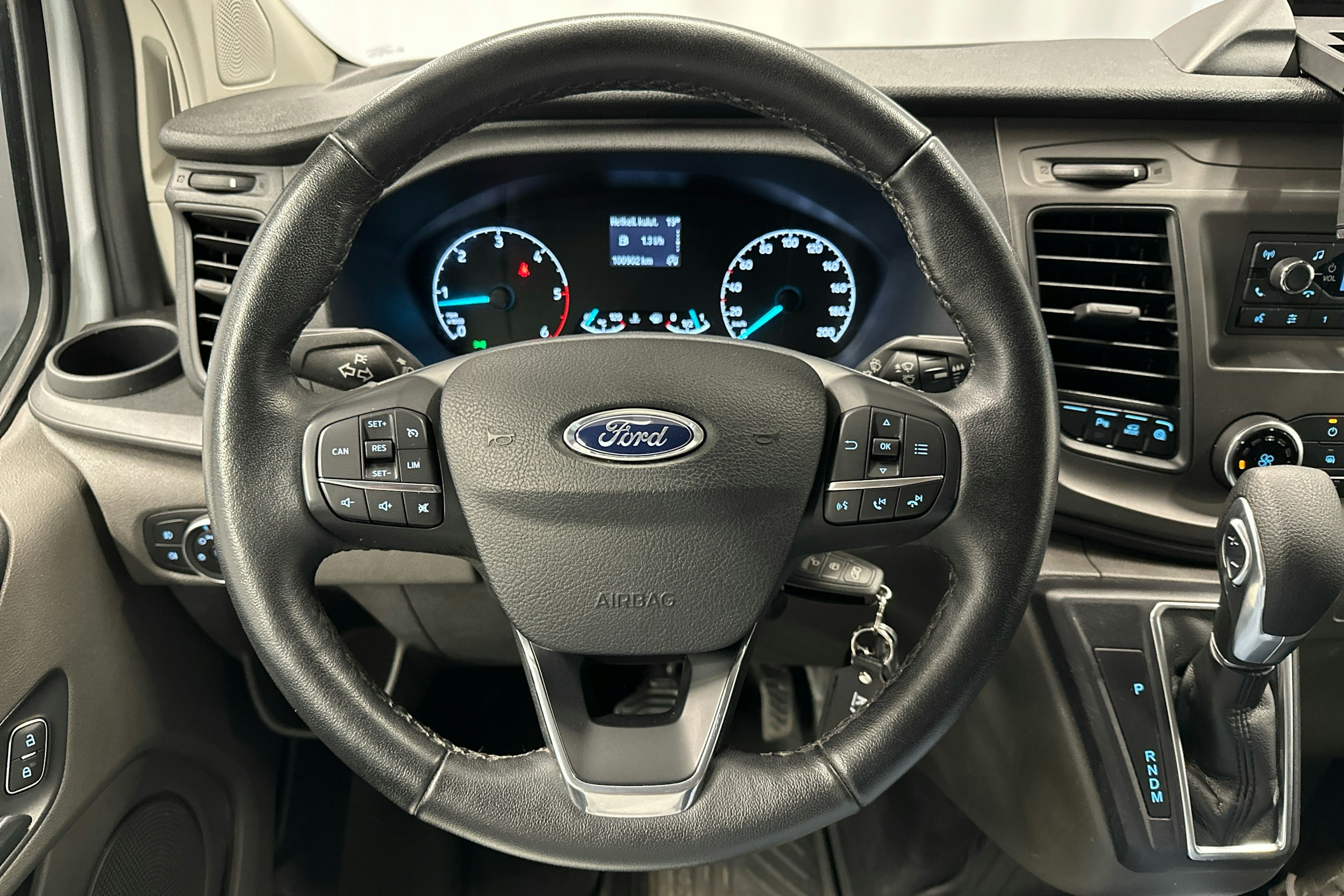 valkoinen Ford Transit Custom 2020 kuva 8.