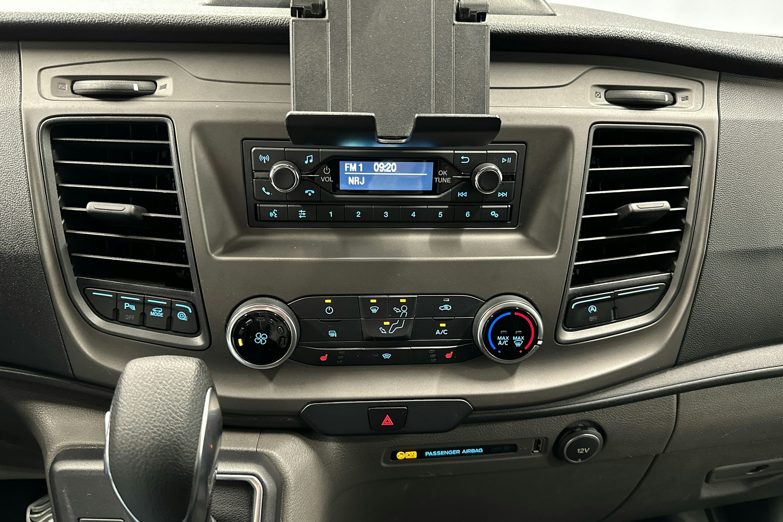 valkoinen Ford Transit Custom 2020 kuva 14.