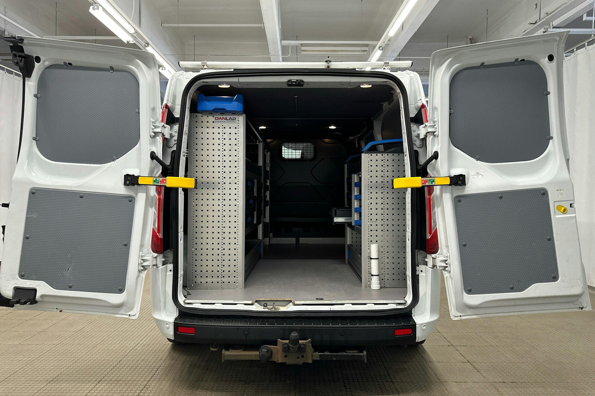 valkoinen Ford Transit Custom 2020 kuva 16.