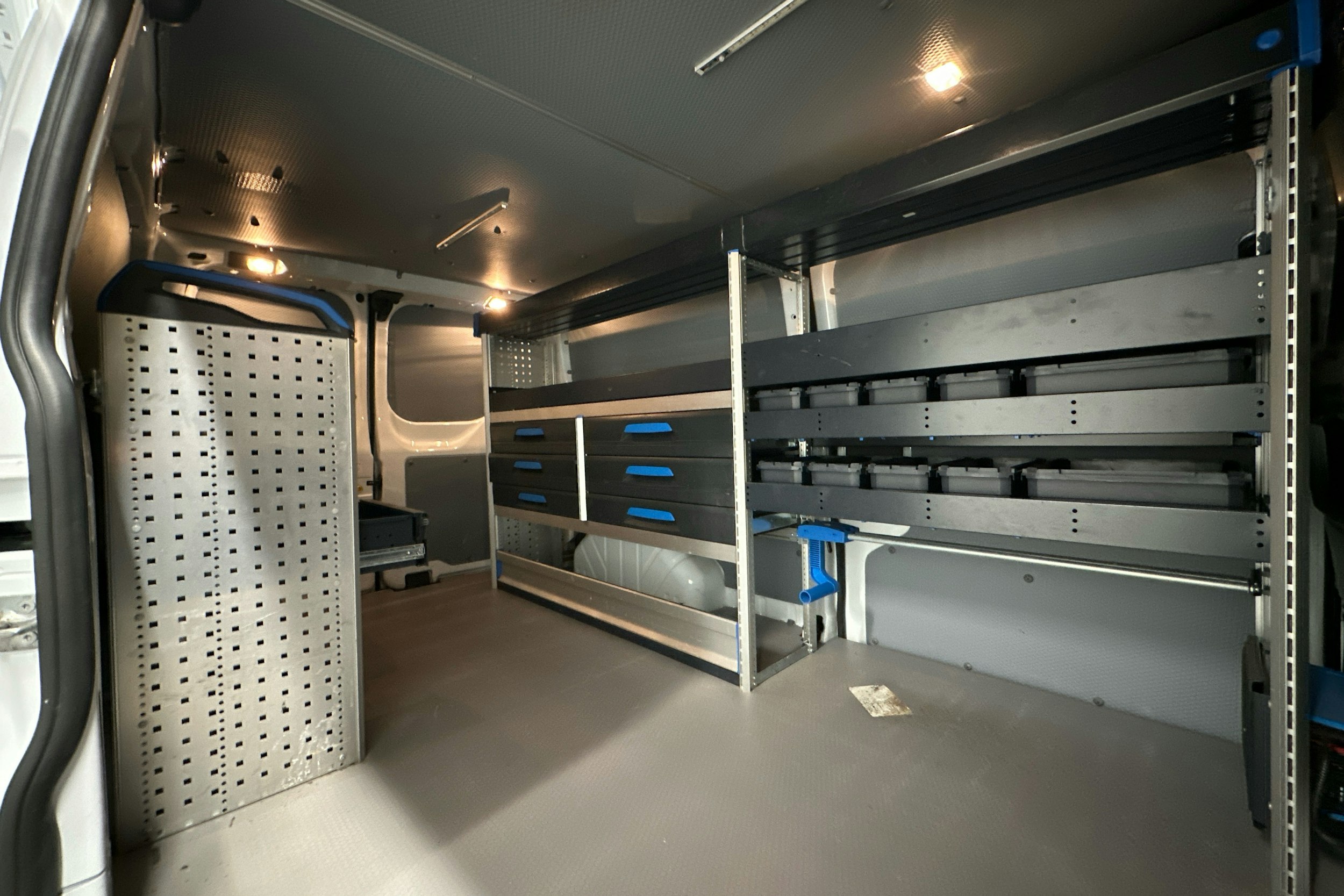 valkoinen Ford Transit Custom 2020 kuva 17.