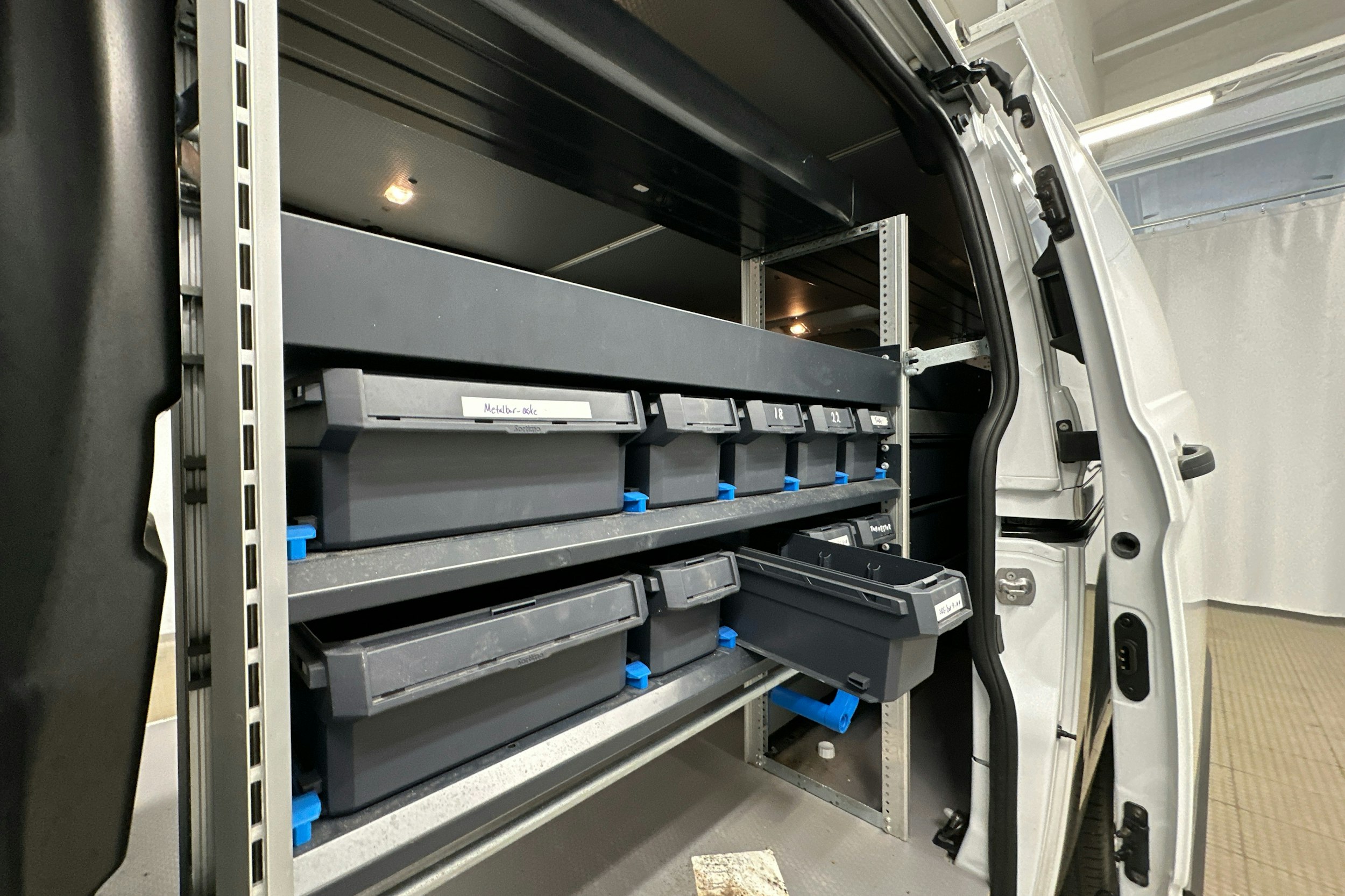 valkoinen Ford Transit Custom 2020 kuva 18.