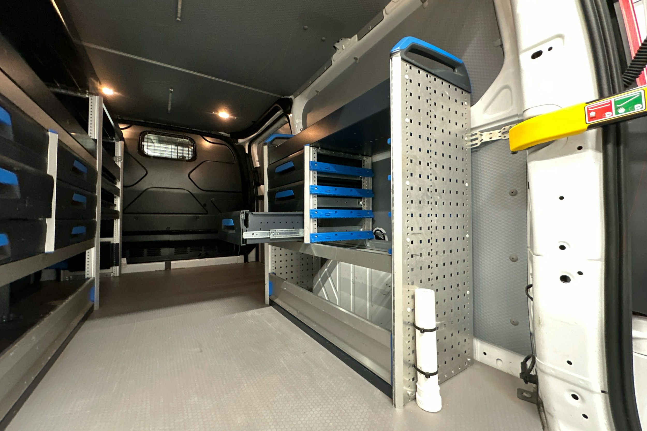 valkoinen Ford Transit Custom 2020 kuva 19.