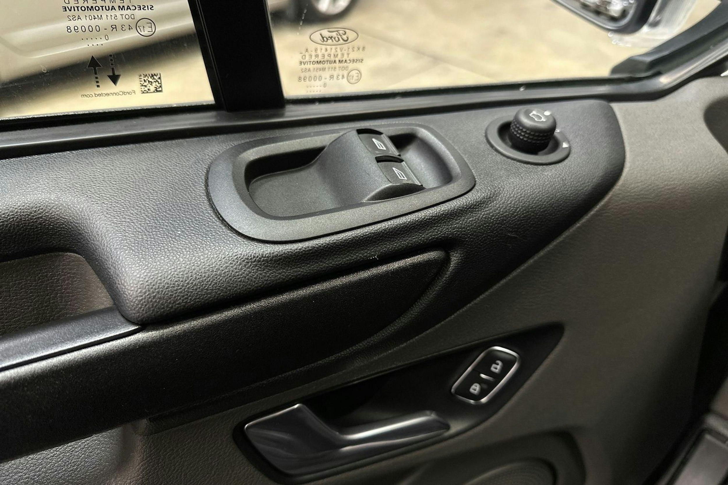 valkoinen Ford Transit Custom 2020 kuva 13.