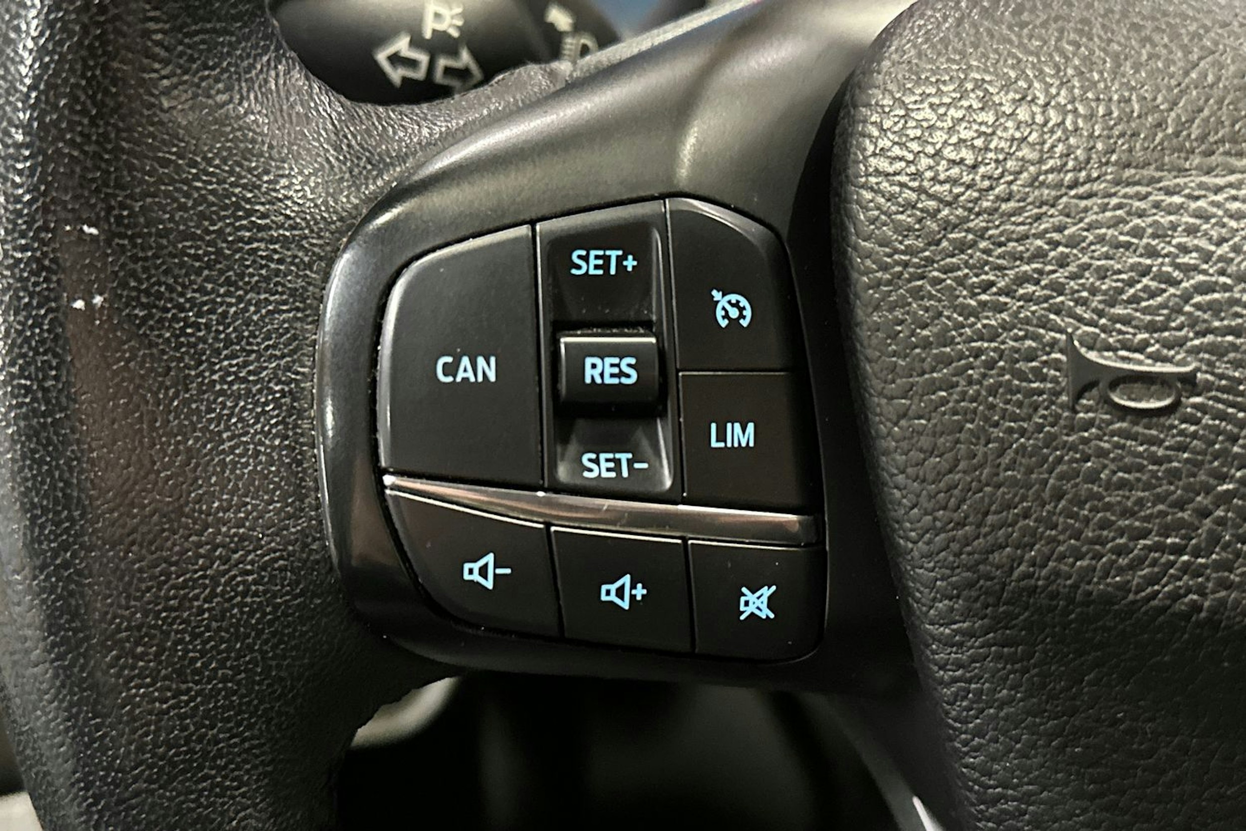 valkoinen Ford Transit Custom 2020 kuva 16.