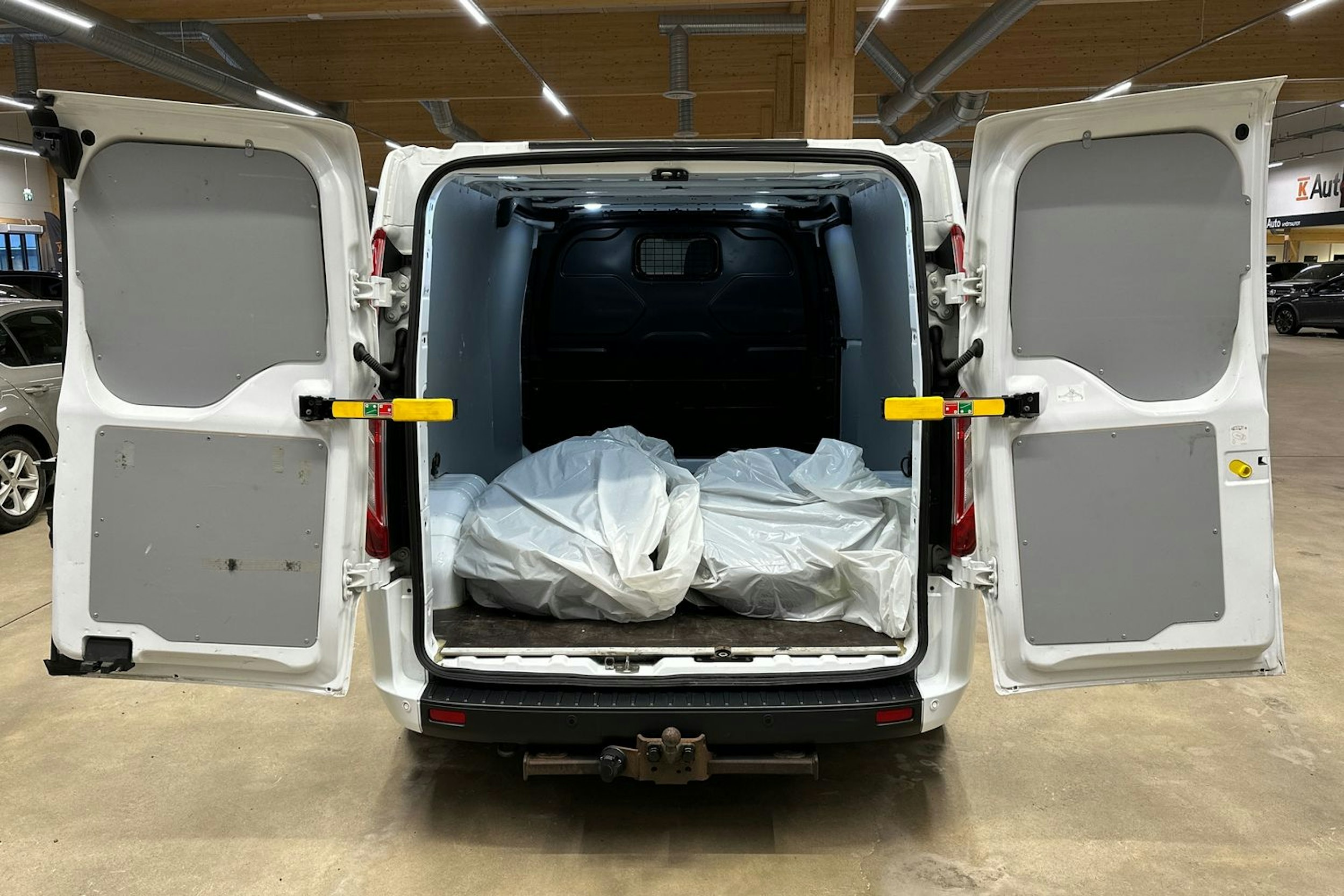 valkoinen Ford Transit Custom 2020 kuva 26.