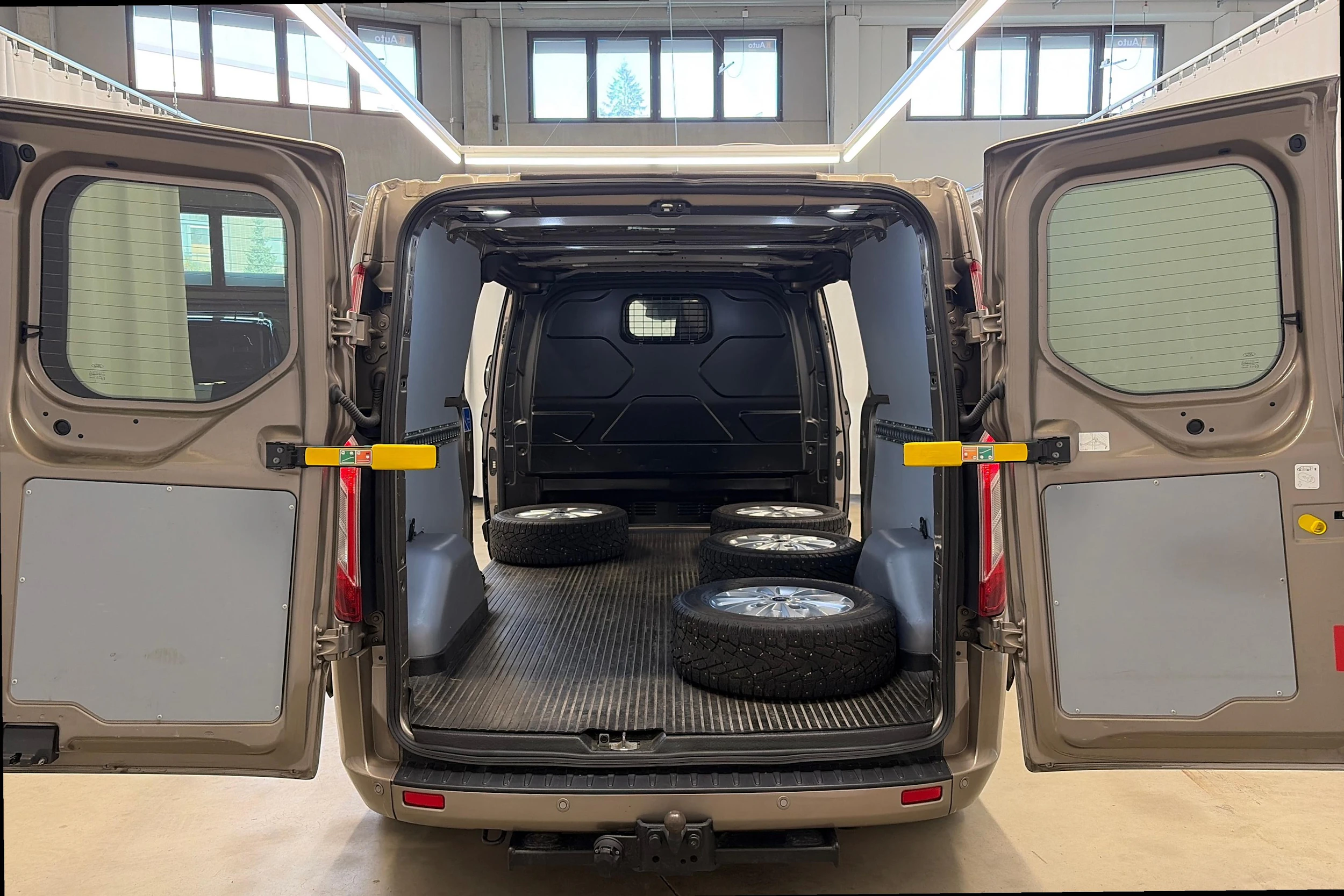 harmaa Ford Transit Custom 2020 kuva 8.