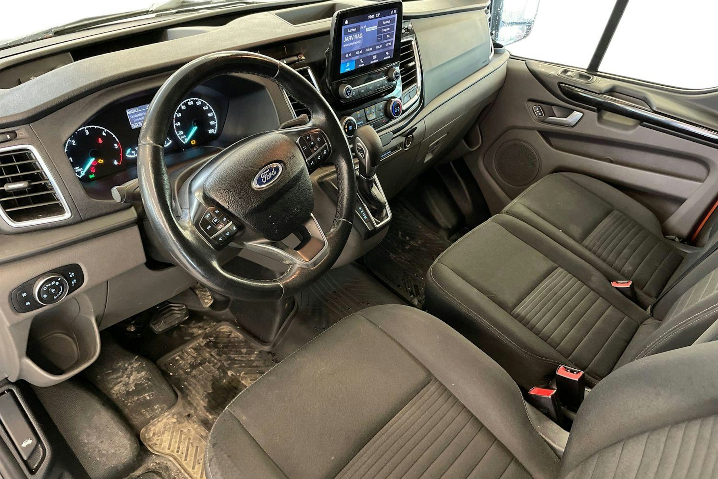 Punainen Ford Transit Custom 2020 kuva 3.