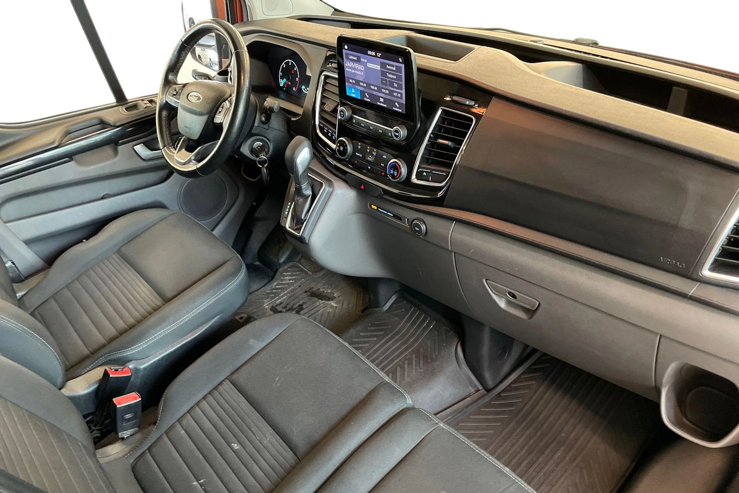 Punainen Ford Transit Custom 2020 kuva 9.