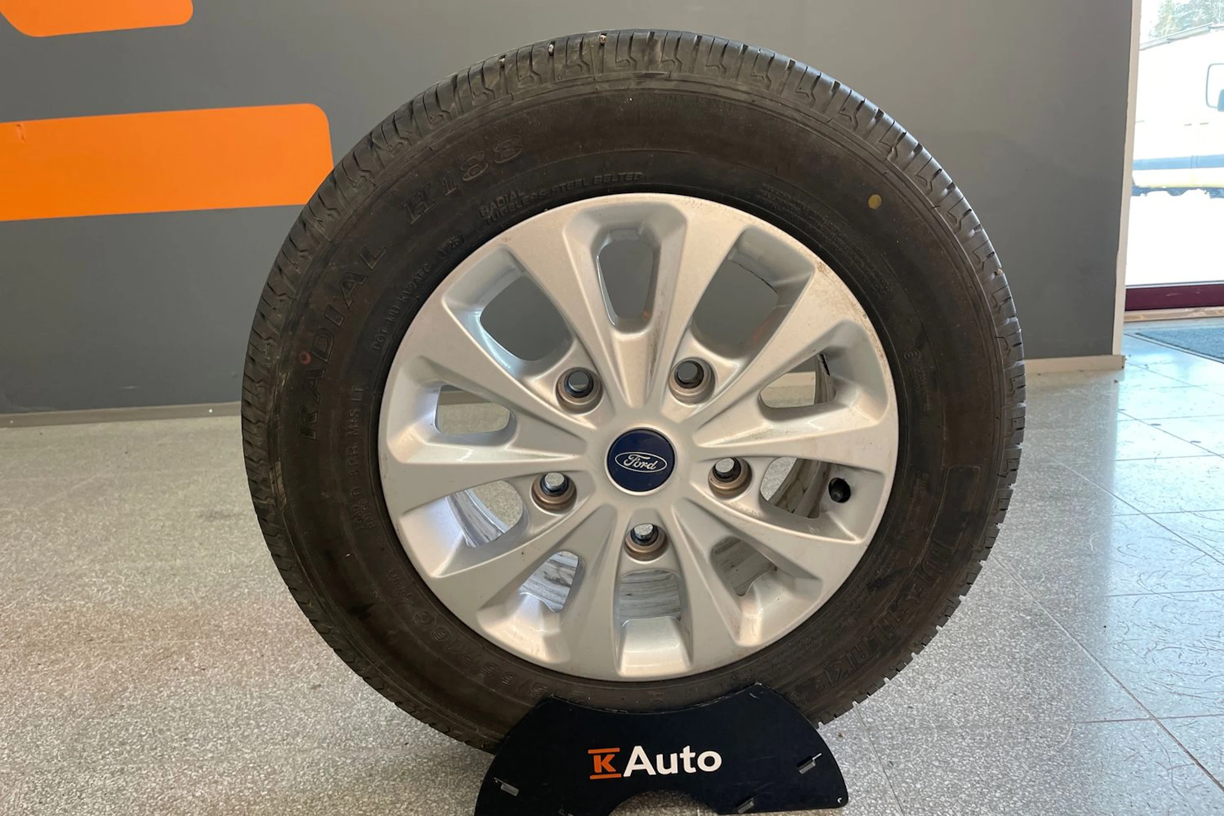 Punainen Ford Transit Custom 2020 kuva 13.