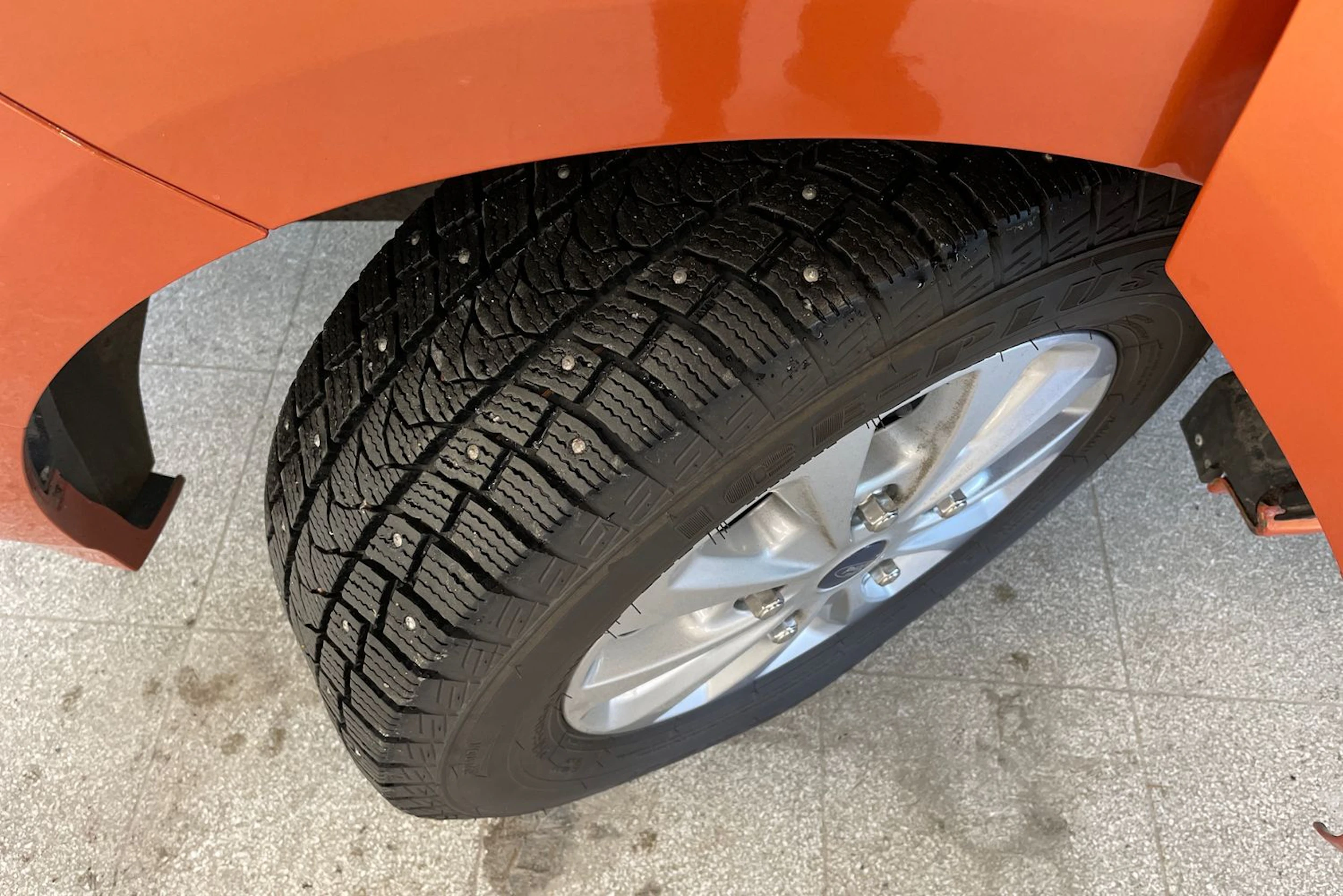 Punainen Ford Transit Custom 2020 kuva 16.