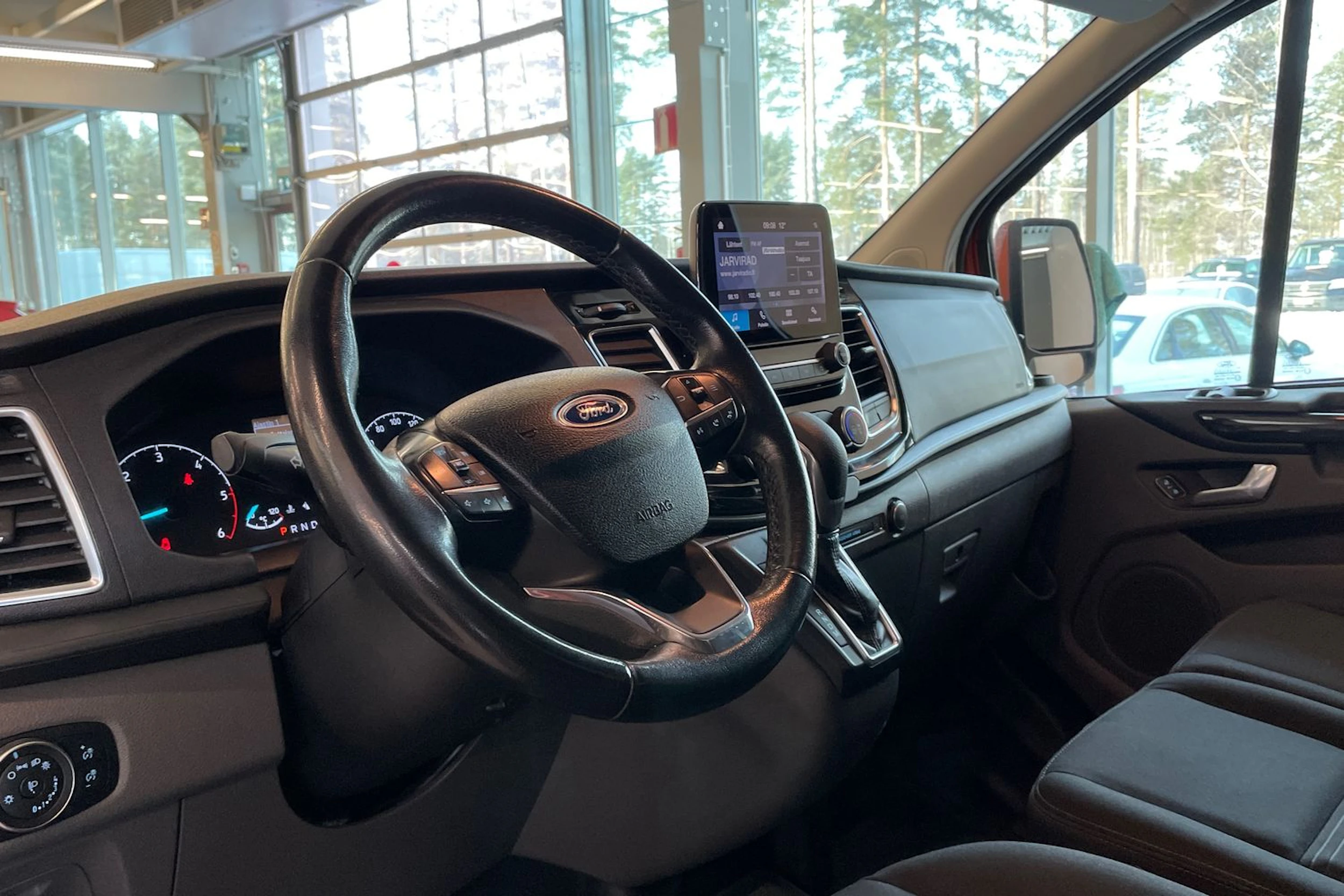 Punainen Ford Transit Custom 2020 kuva 17.