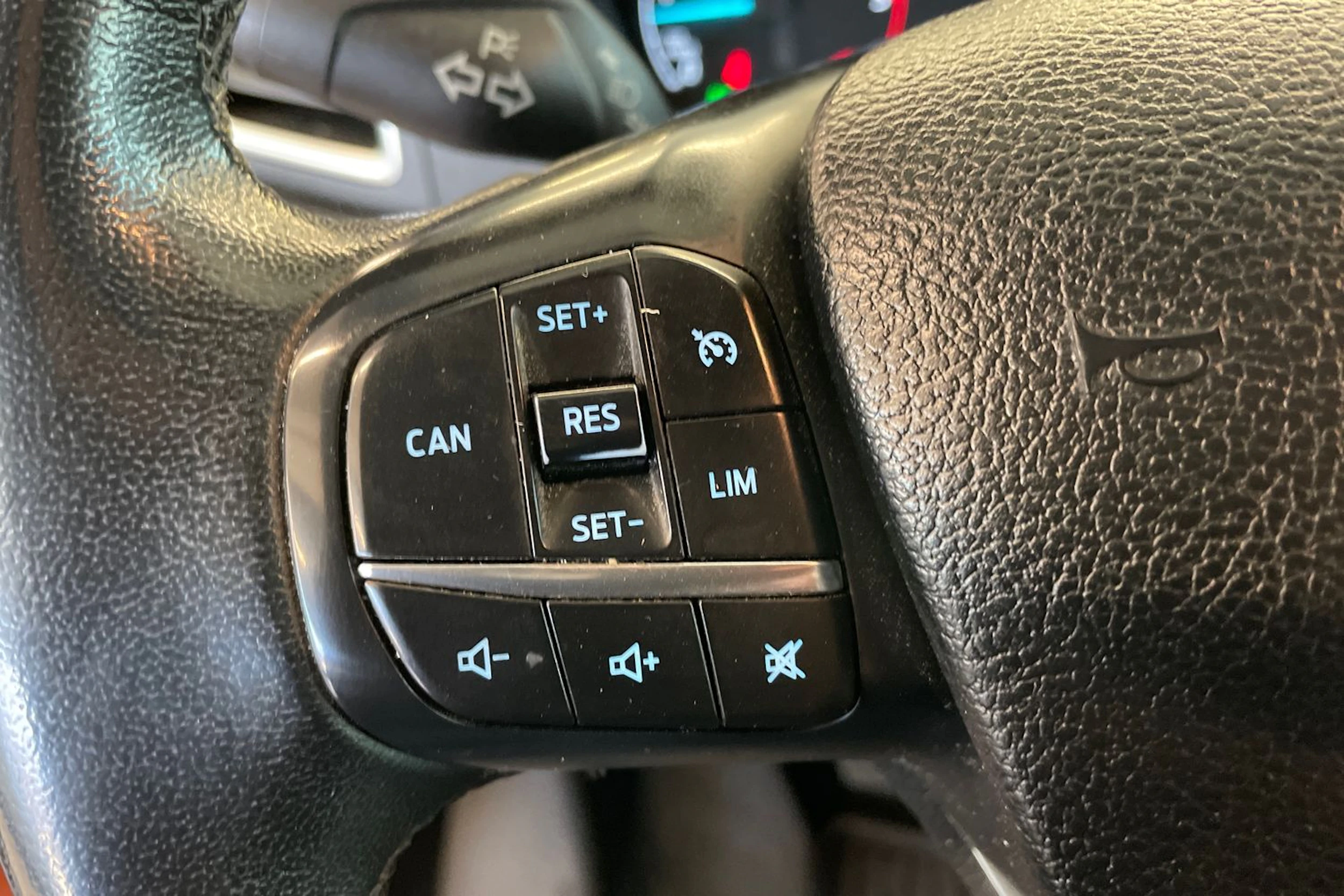 Punainen Ford Transit Custom 2020 kuva 18.