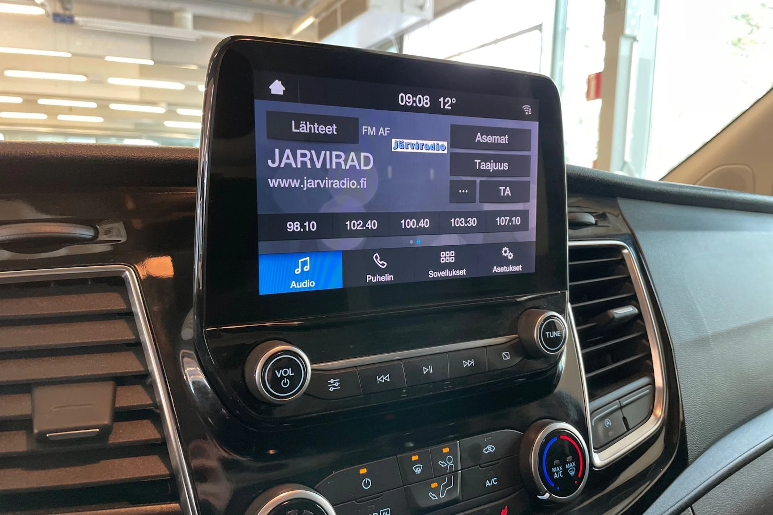 Punainen Ford Transit Custom 2020 kuva 20.