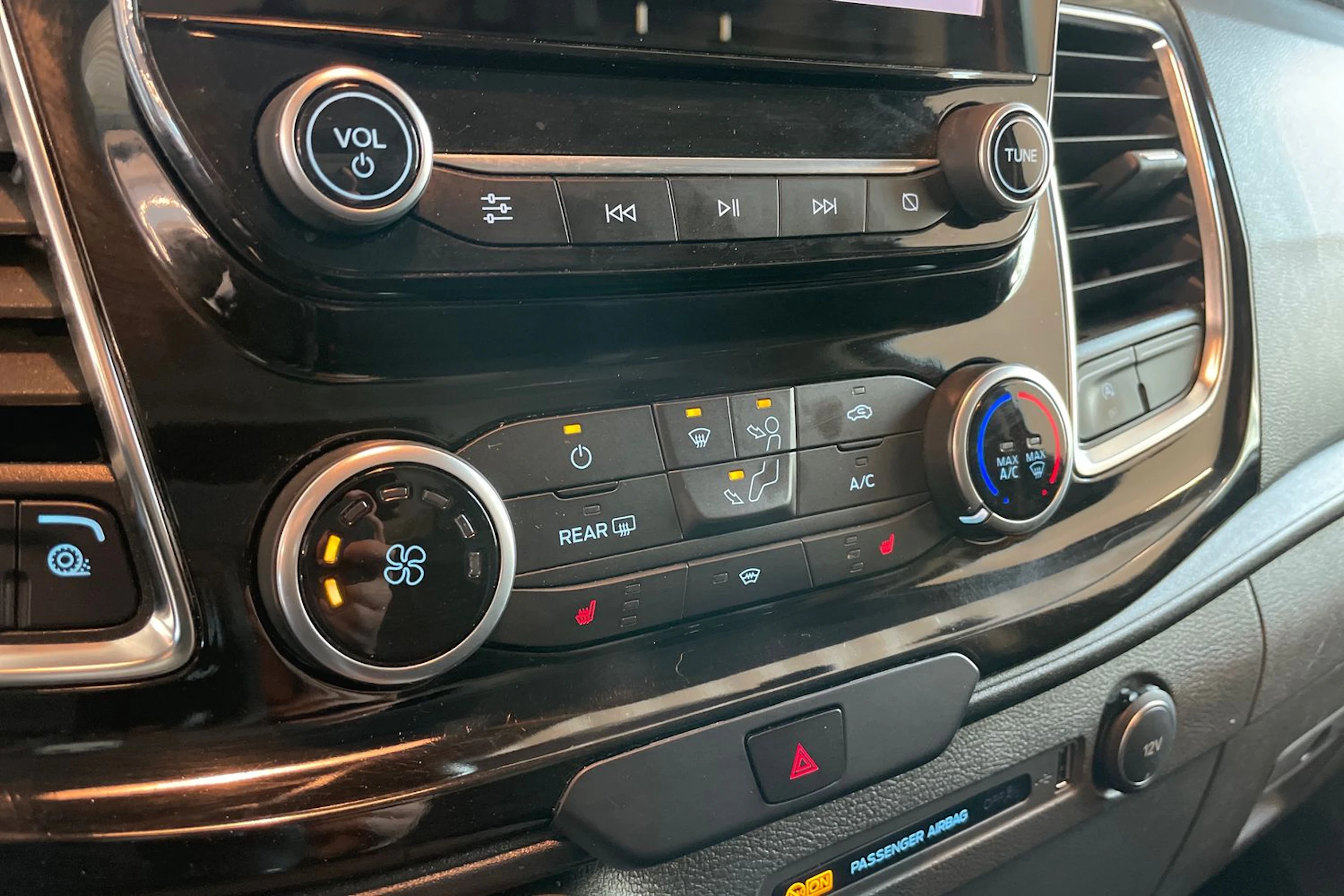 Punainen Ford Transit Custom 2020 kuva 22.