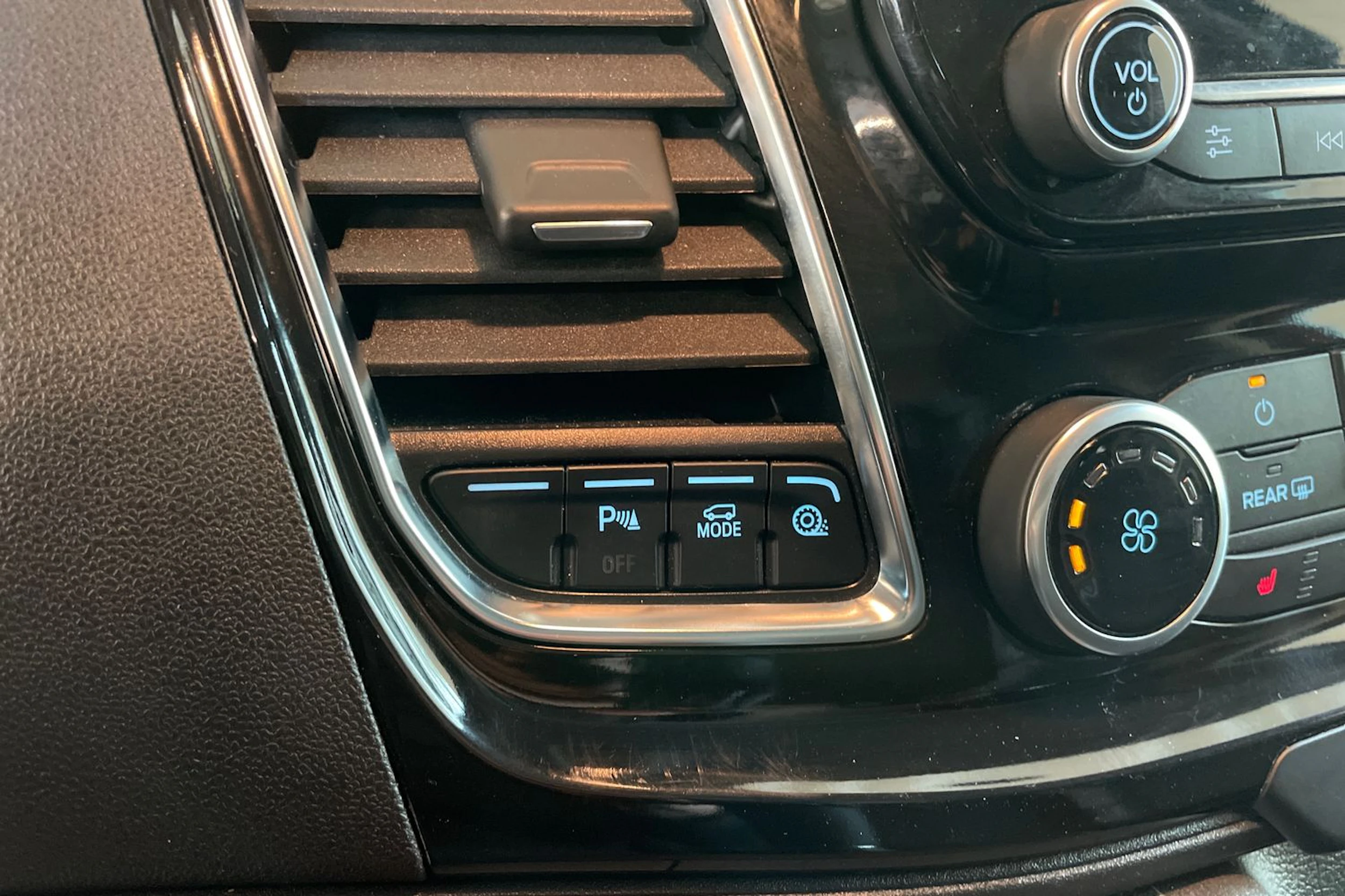 Punainen Ford Transit Custom 2020 kuva 23.