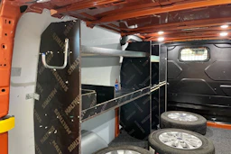 Punainen Ford Transit Custom 2020 kuva 25.