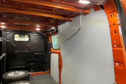 Punainen Ford Transit Custom 2020 kuva 26.
