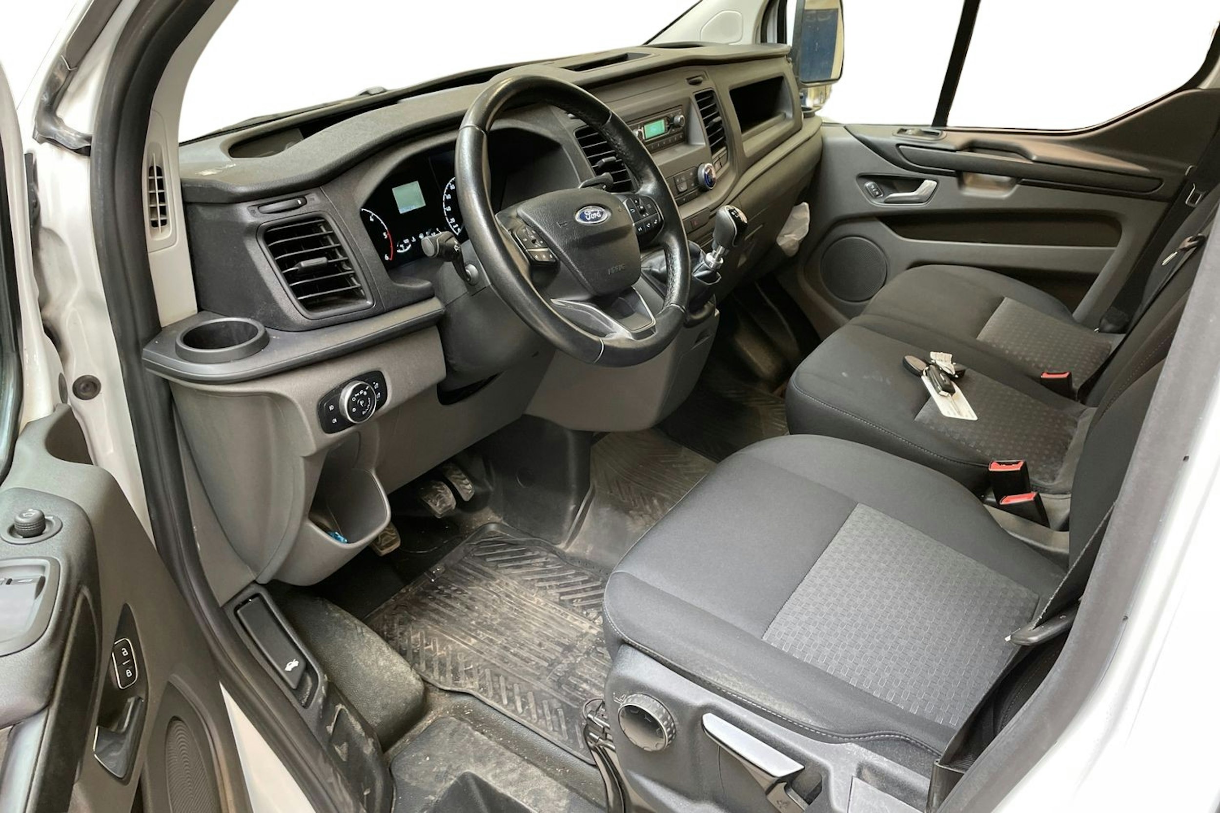 valkoinen Ford Transit Custom 2020 kuva 3.