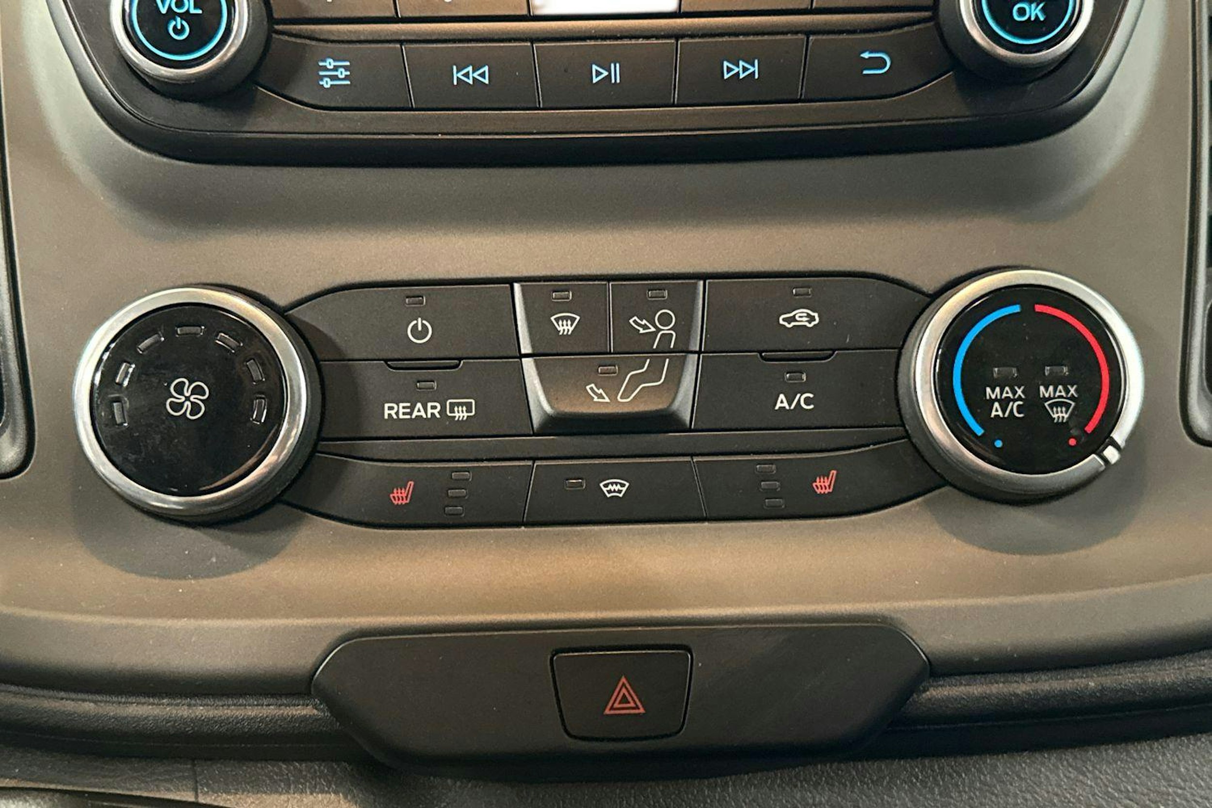 valkoinen Ford Transit Custom 2020 kuva 9.