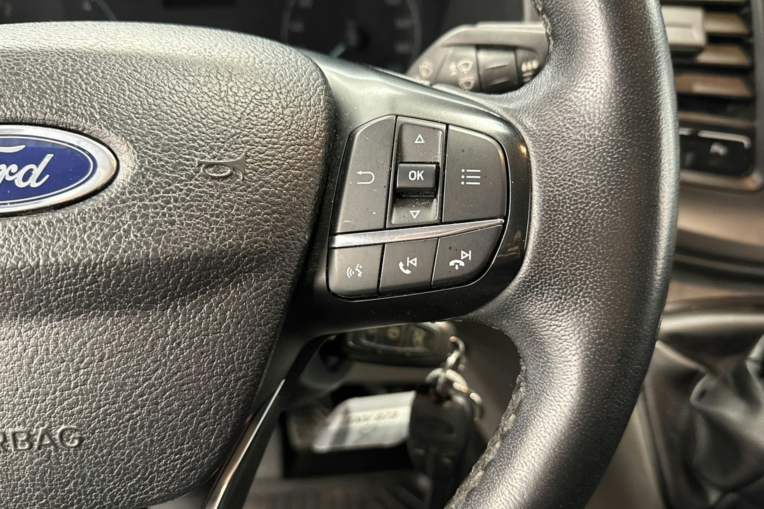 valkoinen Ford Transit Custom 2020 kuva 11.