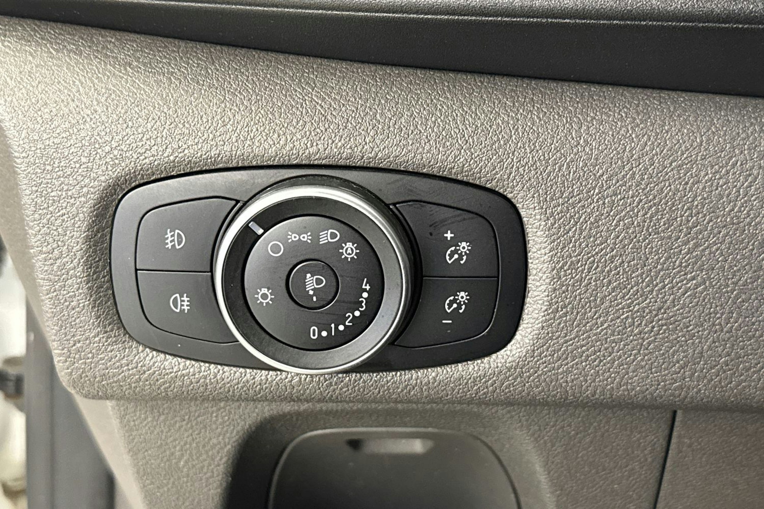 valkoinen Ford Transit Custom 2020 kuva 12.