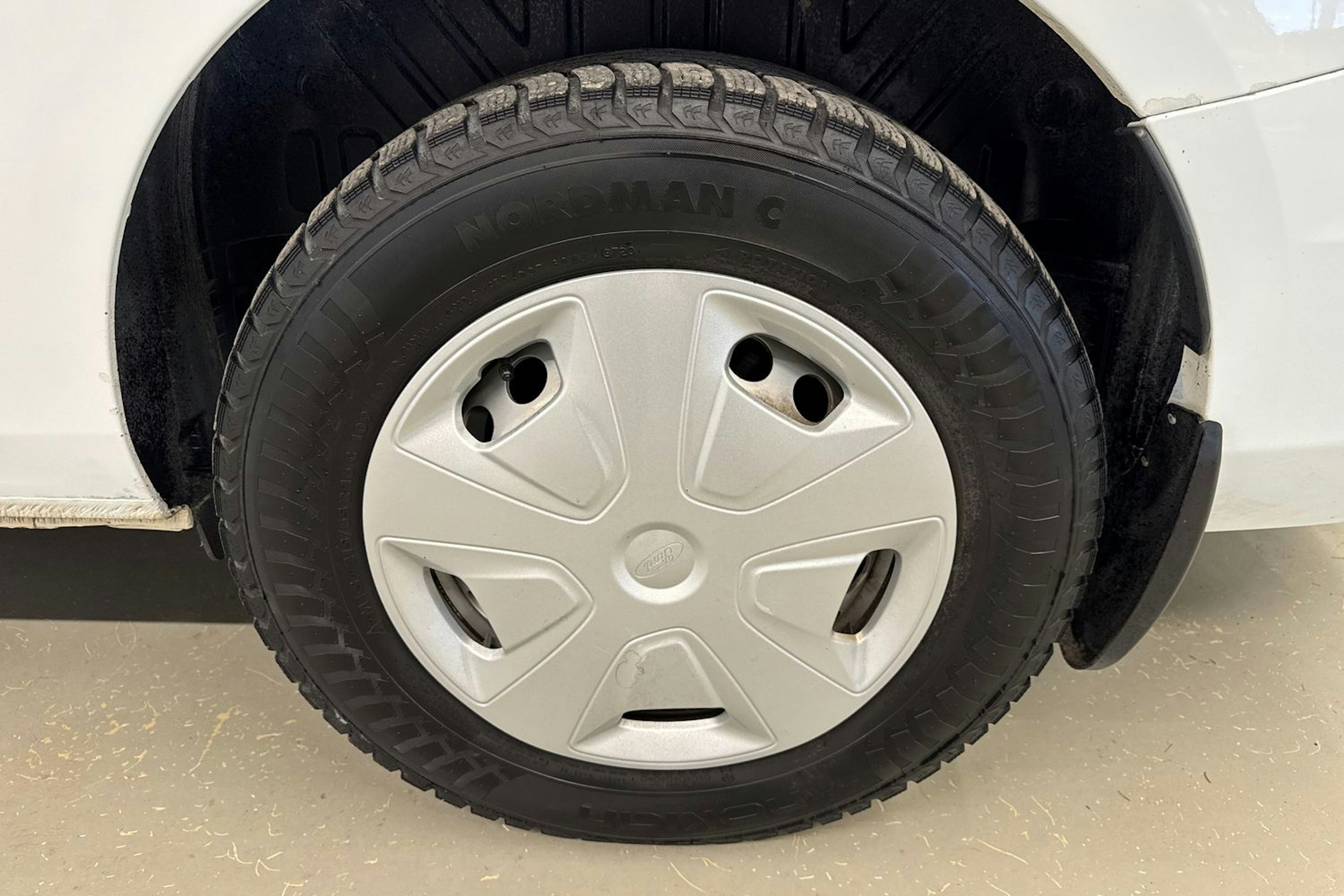 valkoinen Ford Transit Custom 2020 kuva 18.