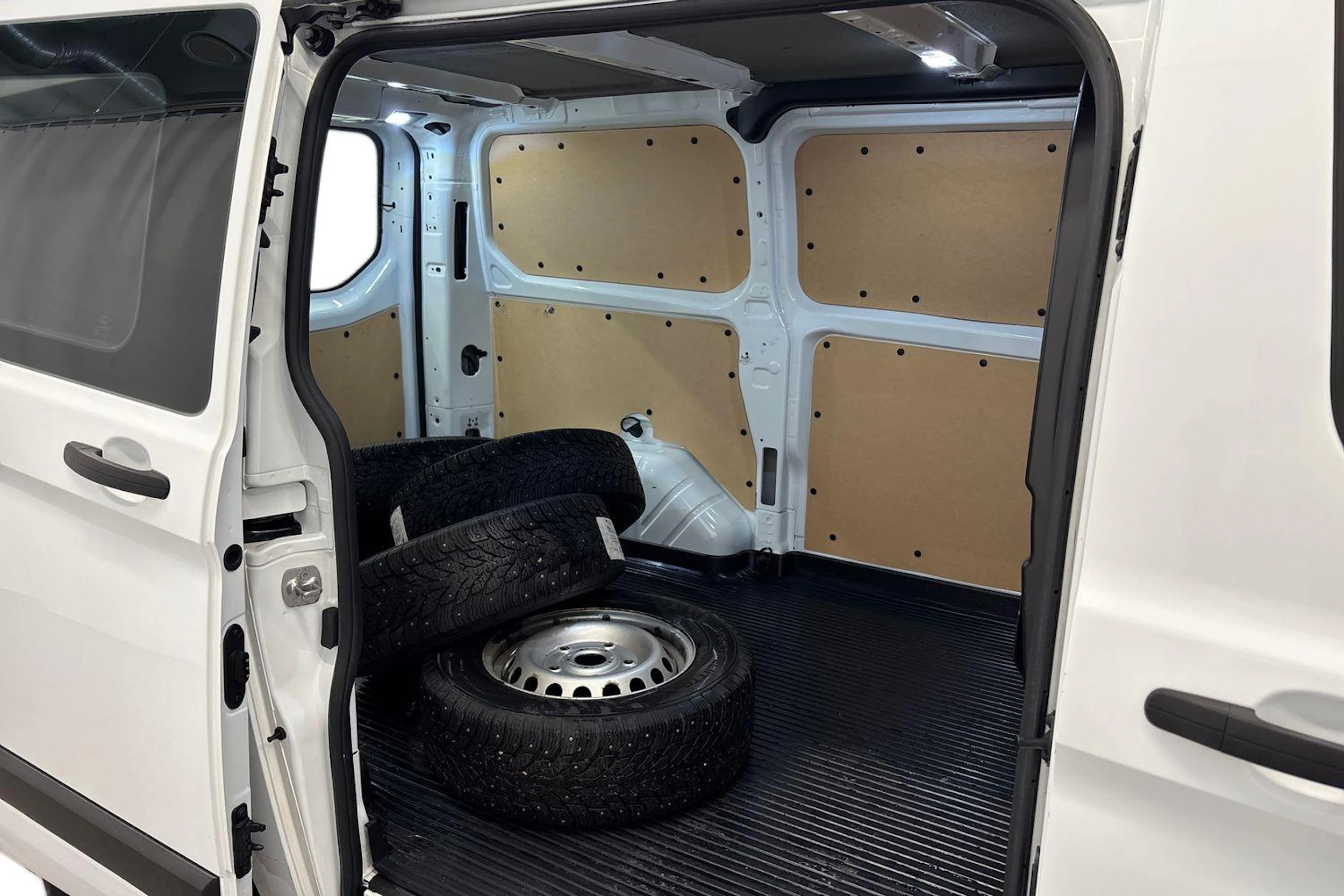 valkoinen Ford Transit Custom 2020 kuva 8.