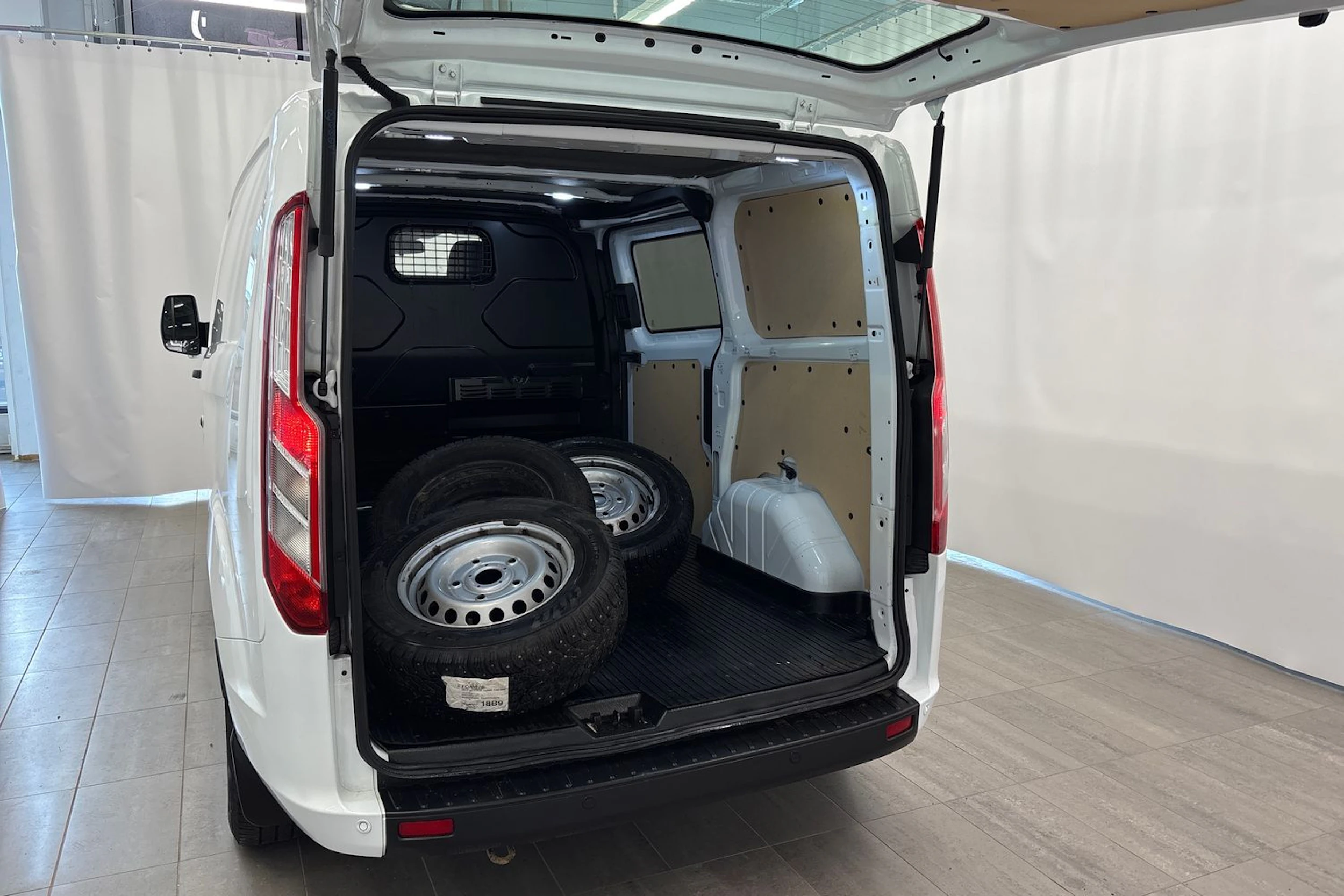 valkoinen Ford Transit Custom 2020 kuva 15.