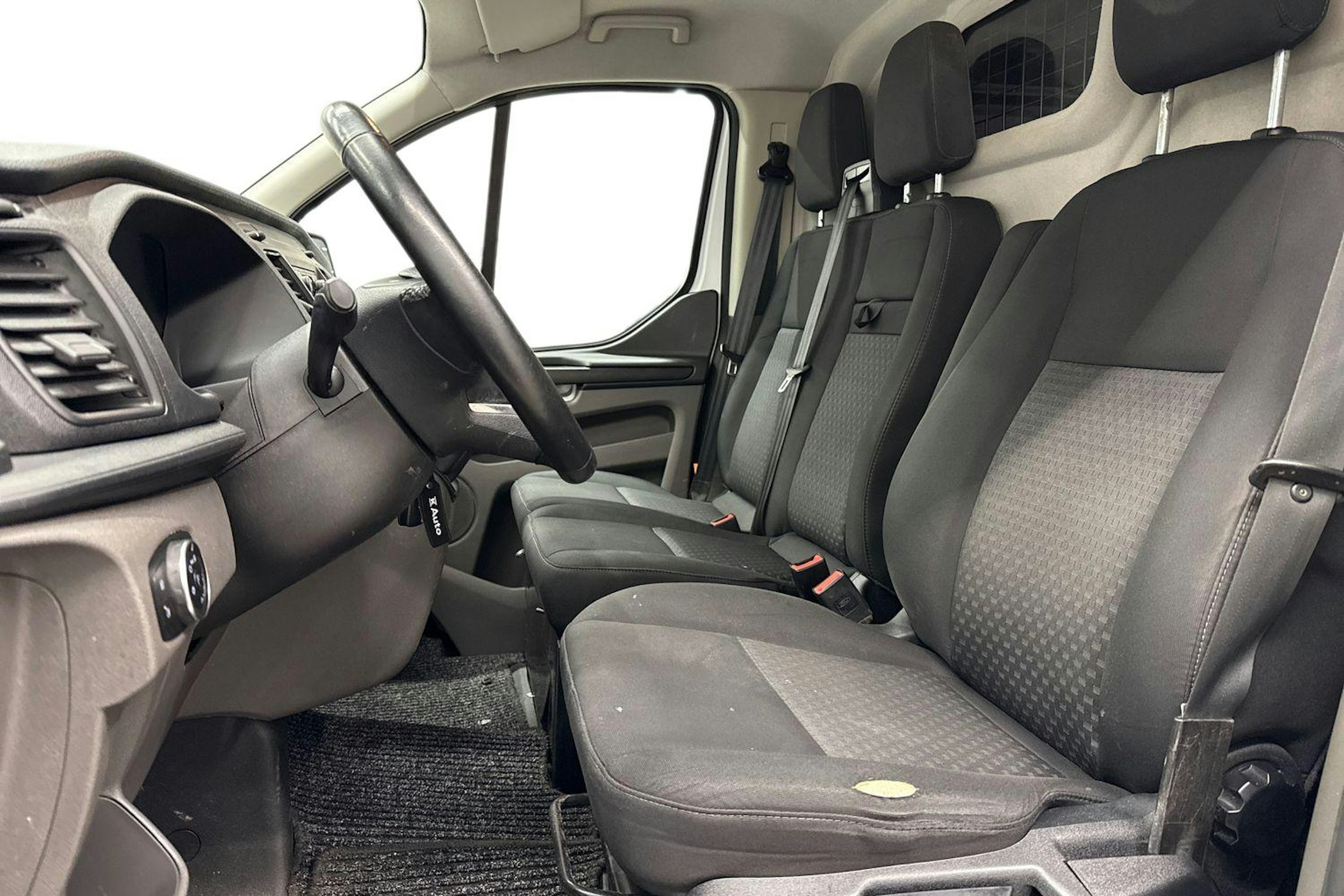 Valkoinen Ford Transit Custom 2020 kuva 8.