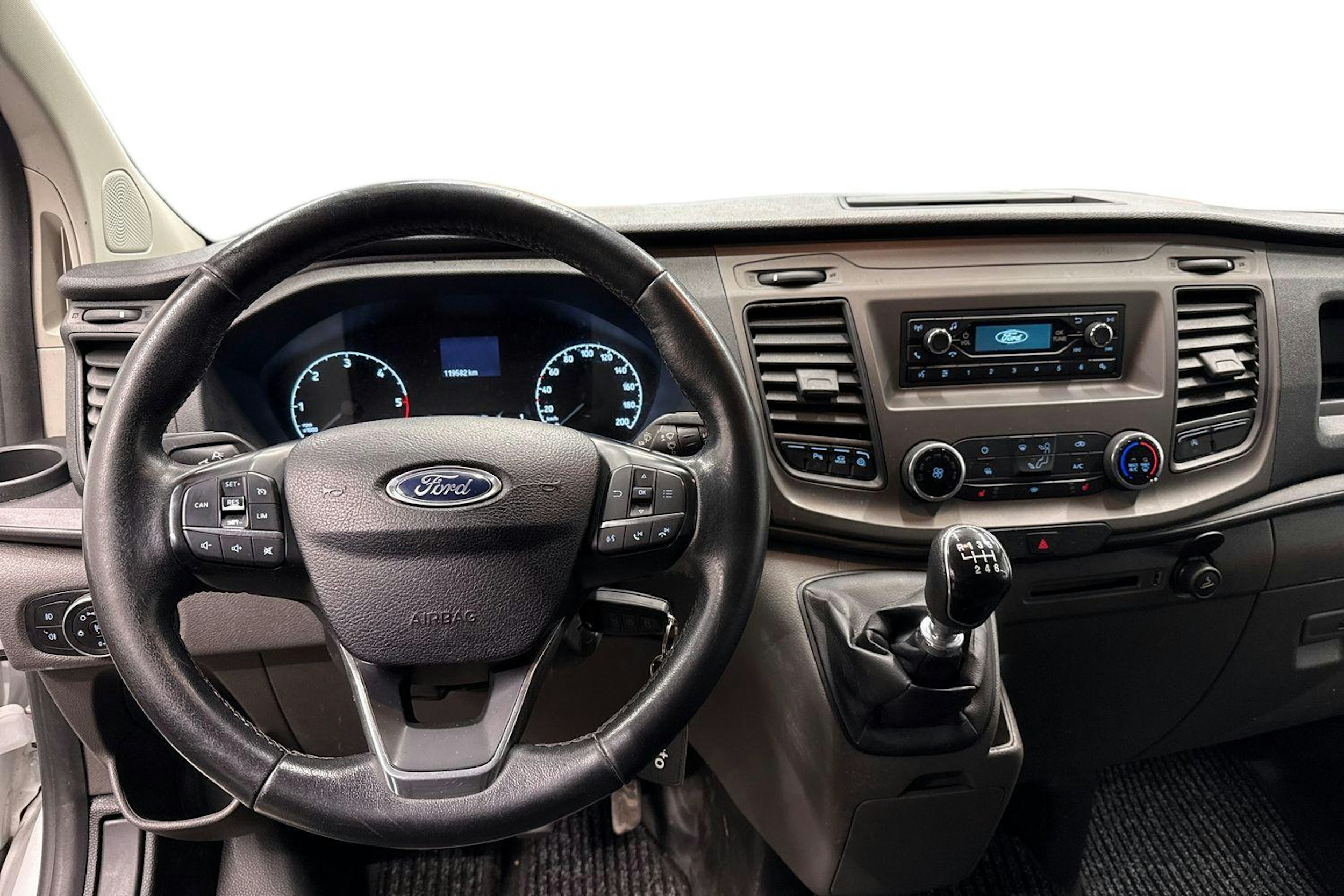 Valkoinen Ford Transit Custom 2020 kuva 9.