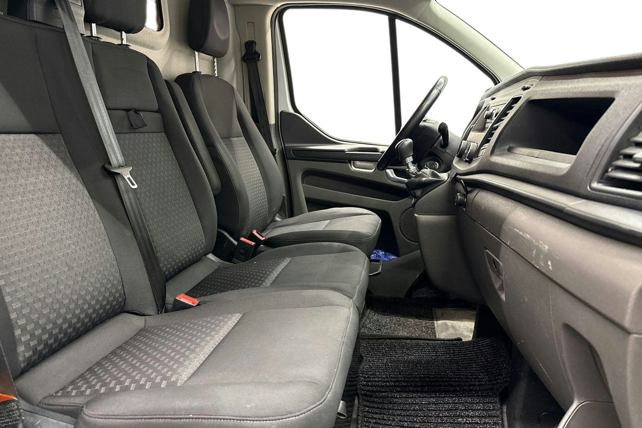 Valkoinen Ford Transit Custom 2020 kuva 11.