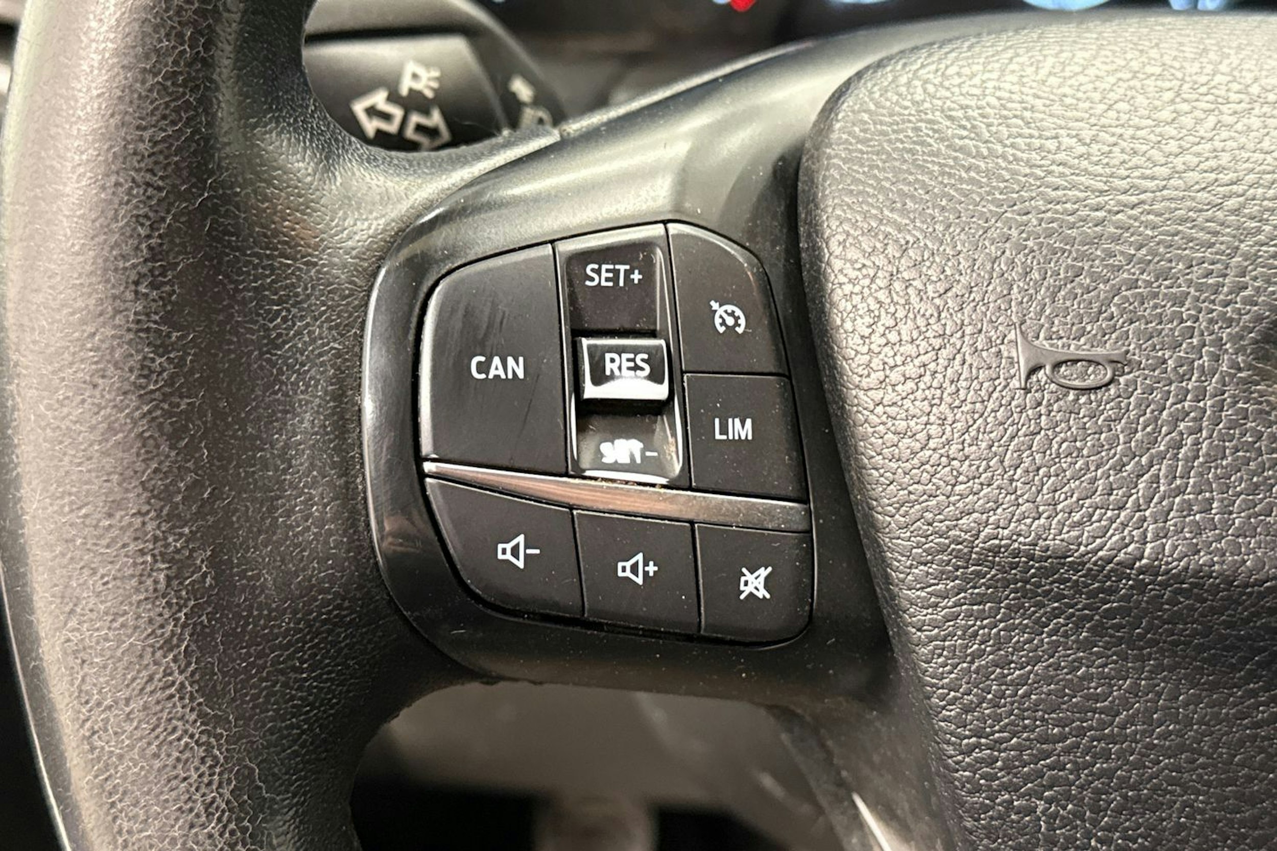 Valkoinen Ford Transit Custom 2020 kuva 16.