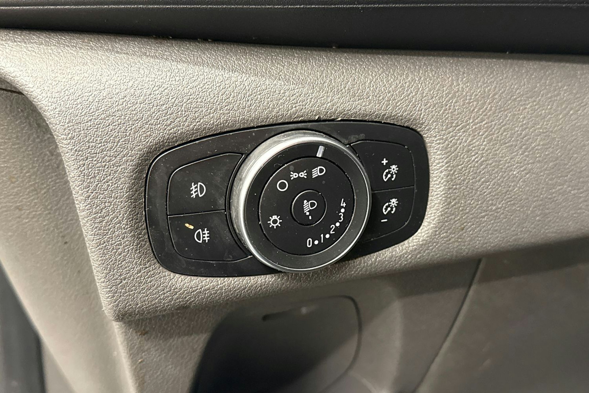 Valkoinen Ford Transit Custom 2020 kuva 19.